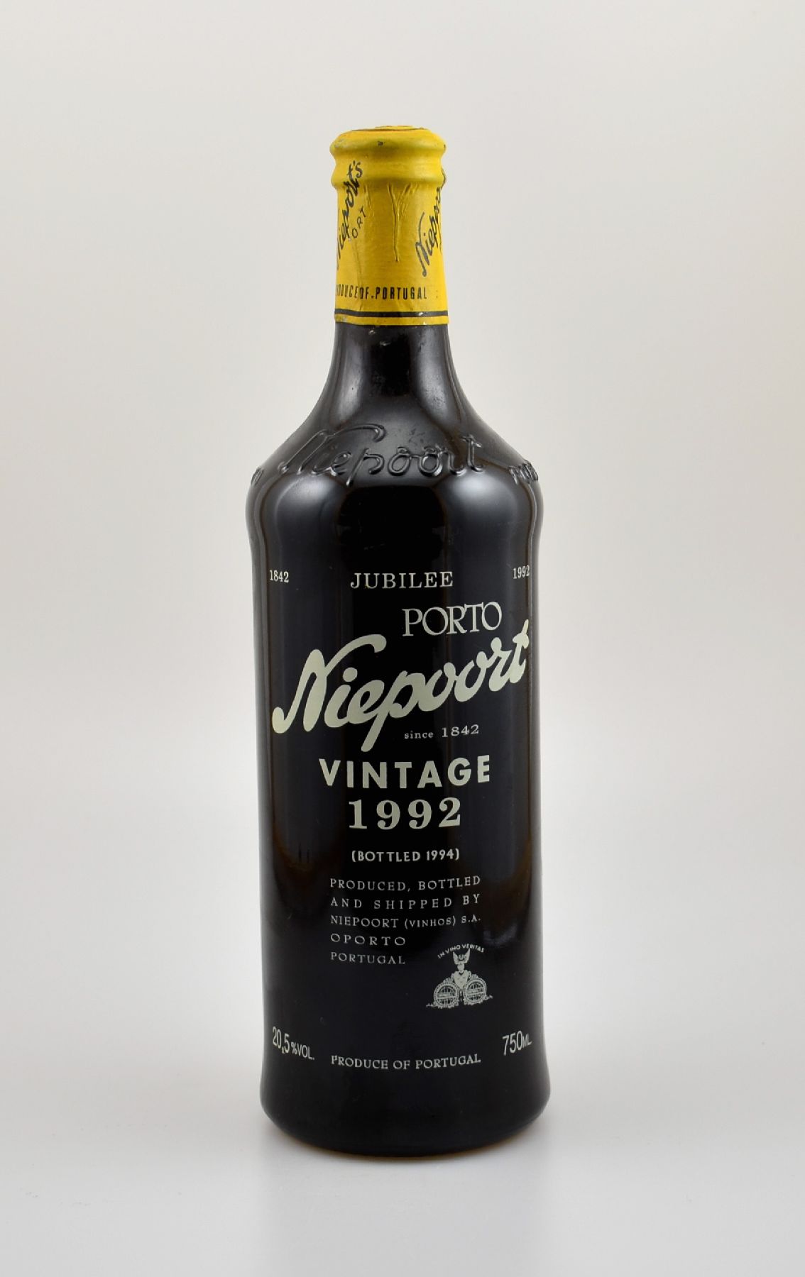4 Flaschen 1992 Niepoort Jubilee Vintage Port, je ca. 75 cl, 20,5 % Vol., Füllstände: top shoulder bis into neck, bottled 1994, gute ...