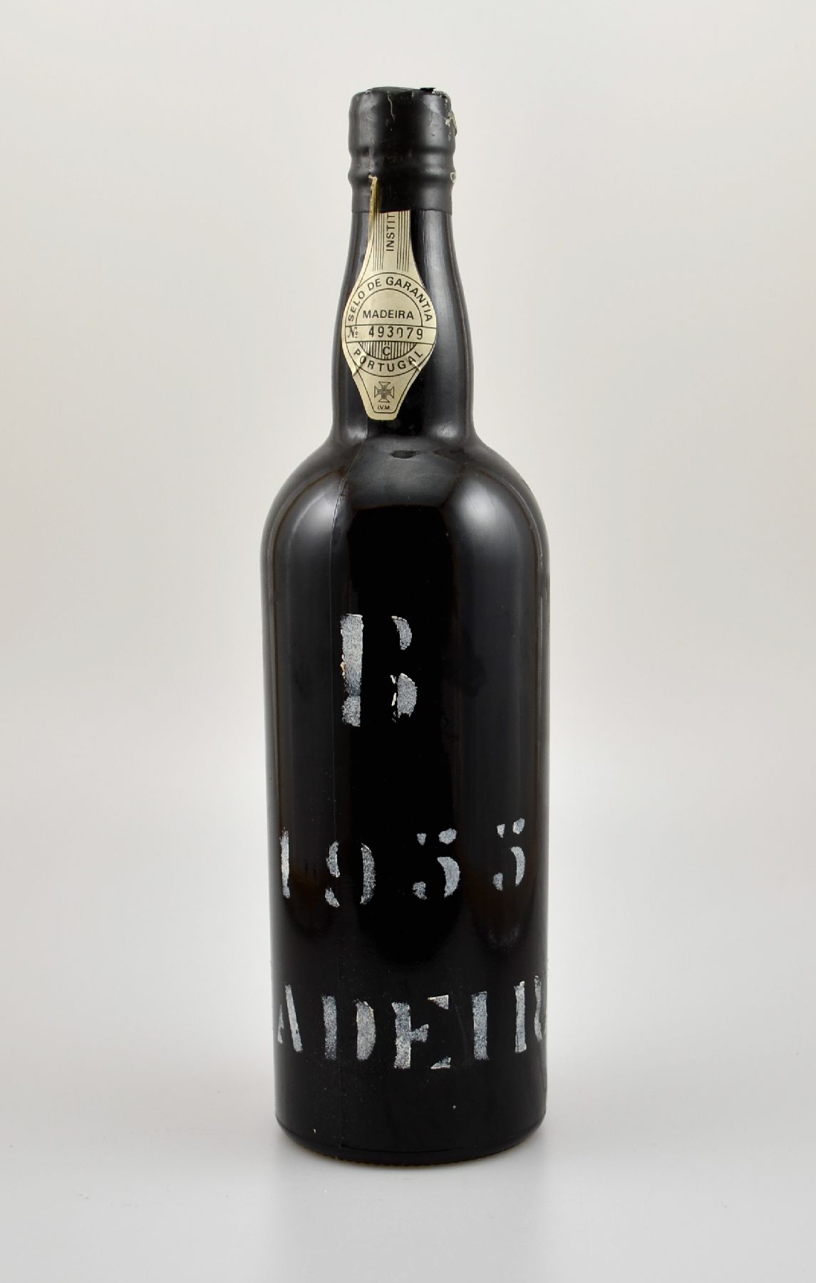 1 Flasche 1955 Madeira, H.M. Borges, Kapselwachs besch., Korken l. undicht, sammelwürdig, sehr selten auf dem Markt