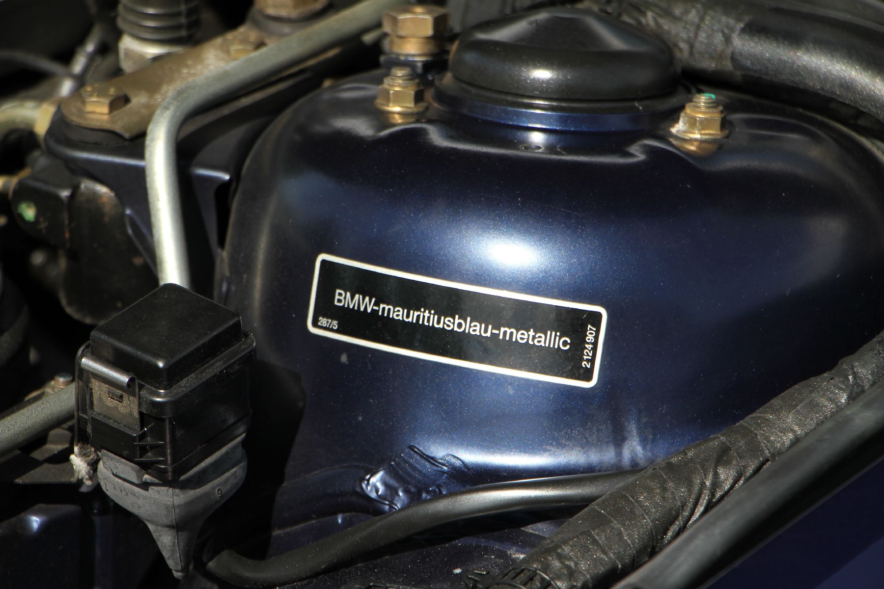 Detail m: BMW 850i E31, Fahrgestellnummer: WBAEG11080CB14543, EZ 11/1992, deutsches Fahrzeug aus 1. Hand, Laufleistung 61.400 km, 220 kW/ 300 PS, 12 Zylinder, ...