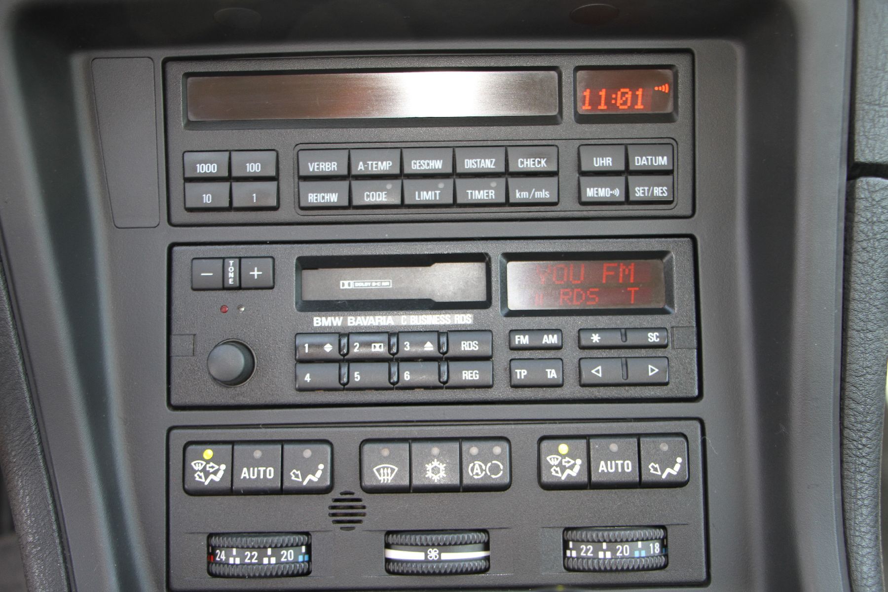Detail o: BMW 850i E31, Fahrgestellnummer: WBAEG11080CB14543, EZ 11/1992, deutsches Fahrzeug aus 1. Hand, Laufleistung 61.400 km, 220 kW/ 300 PS, 12 Zylinder, ...
