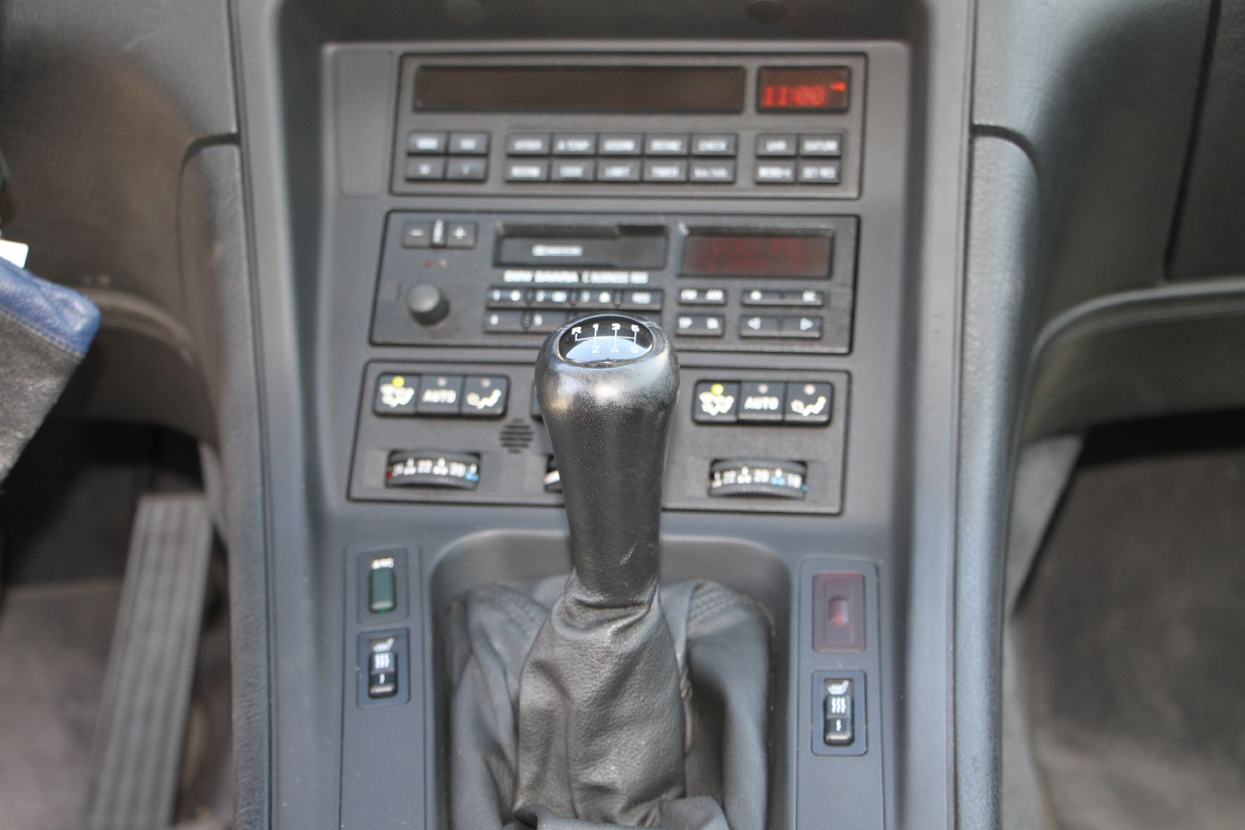 Detail p: BMW 850i E31, Fahrgestellnummer: WBAEG11080CB14543, EZ 11/1992, deutsches Fahrzeug aus 1. Hand, Laufleistung 61.400 km, 220 kW/ 300 PS, 12 Zylinder, ...