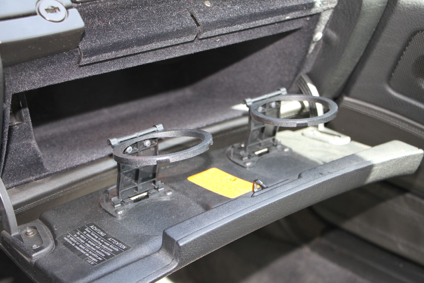 Detail r: BMW 850i E31, Fahrgestellnummer: WBAEG11080CB14543, EZ 11/1992, deutsches Fahrzeug aus 1. Hand, Laufleistung 61.400 km, 220 kW/ 300 PS, 12 Zylinder, ...