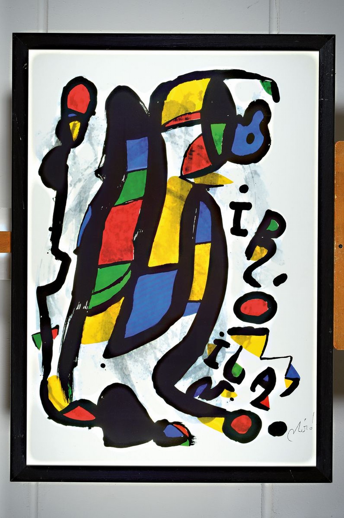 Detail k: Joan Miro, 1893-1983, Offset-Lithographie, re. u. sign., unter Glas gerahmt, gesamt ca. 107x77 cm, verschmutzt, R. beschädigt