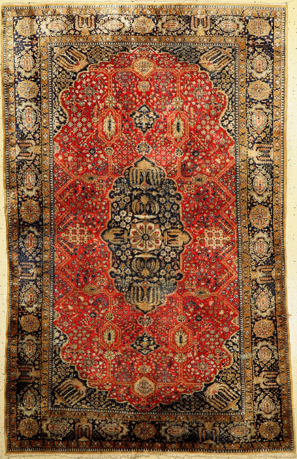 Seiden Ghom alt, Persien, ca. 50 Jahre, reine Naturseide, ca. 208 x 132 cm, Hadji-Khanumi Design, EHZ: 5, Risse, verfärbt,Morsch