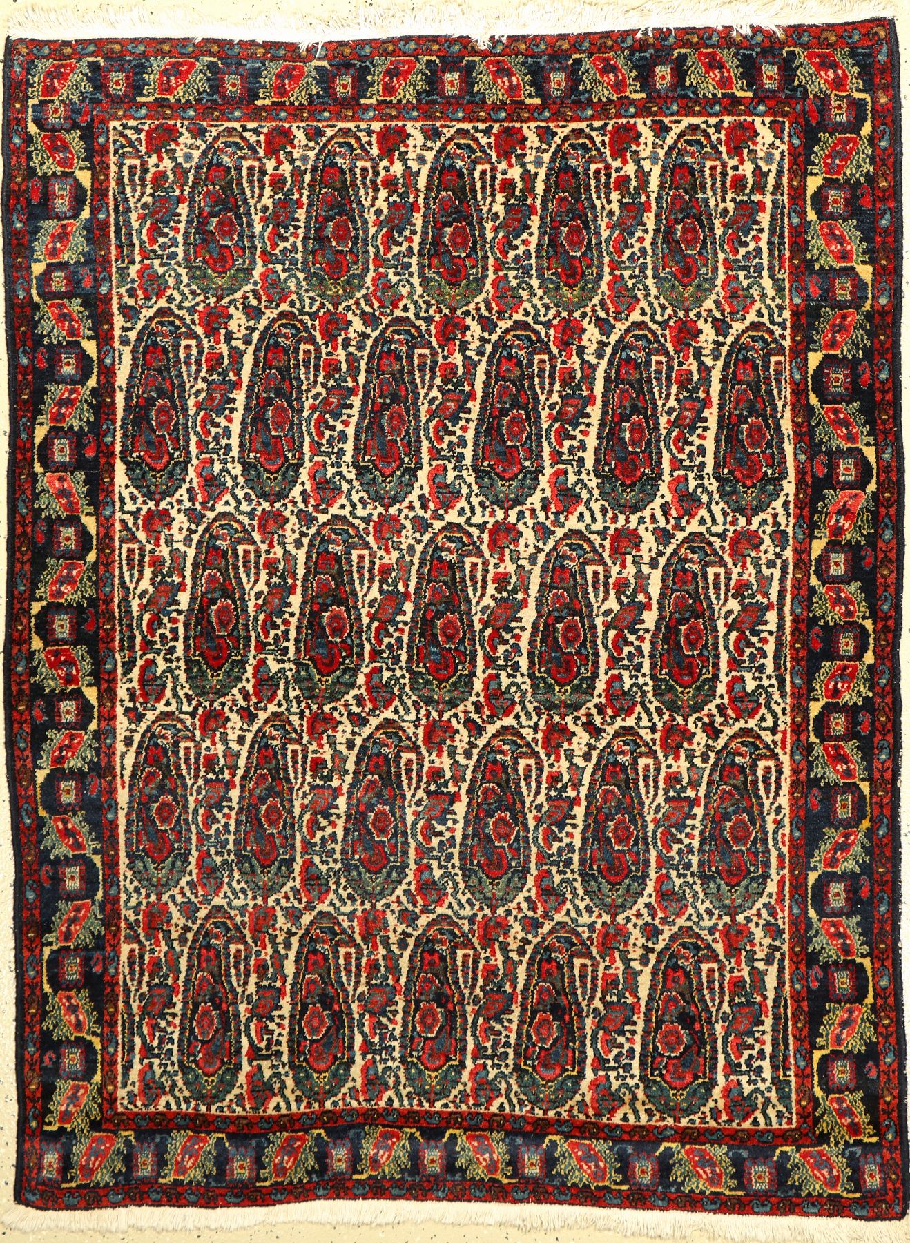 Senneh alt, Persien, ca. 50 Jahre, Wolle auf Baumwolle, ca. 154 x 116 cm, EHZ: 2