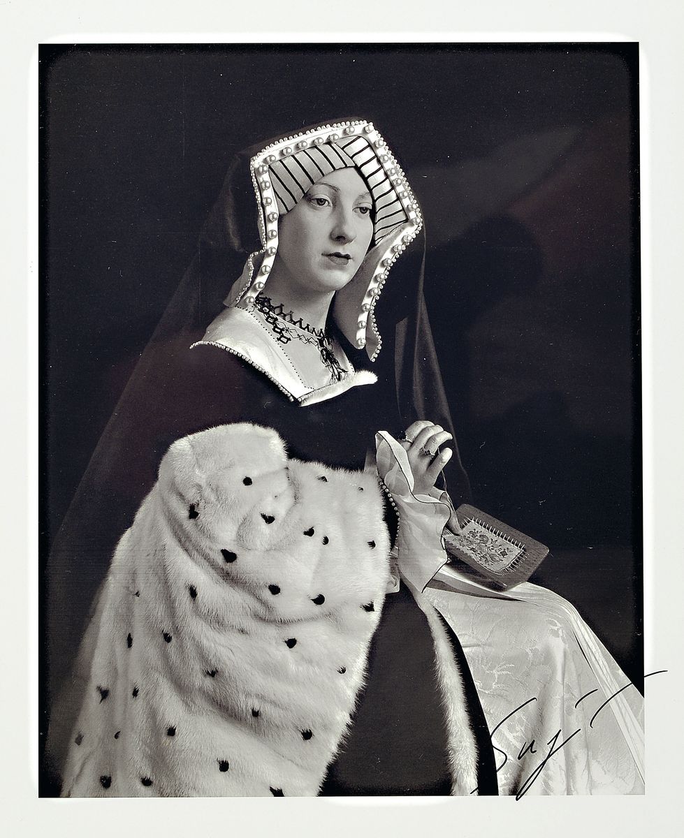 Hiroshi Sugimoto, geb. 1948, "Catherine of Aragon", Offsetdruck, handsign., leichte knicke zusehen, zwischen Doppelt Plexiglas gerahmt, ca. ...