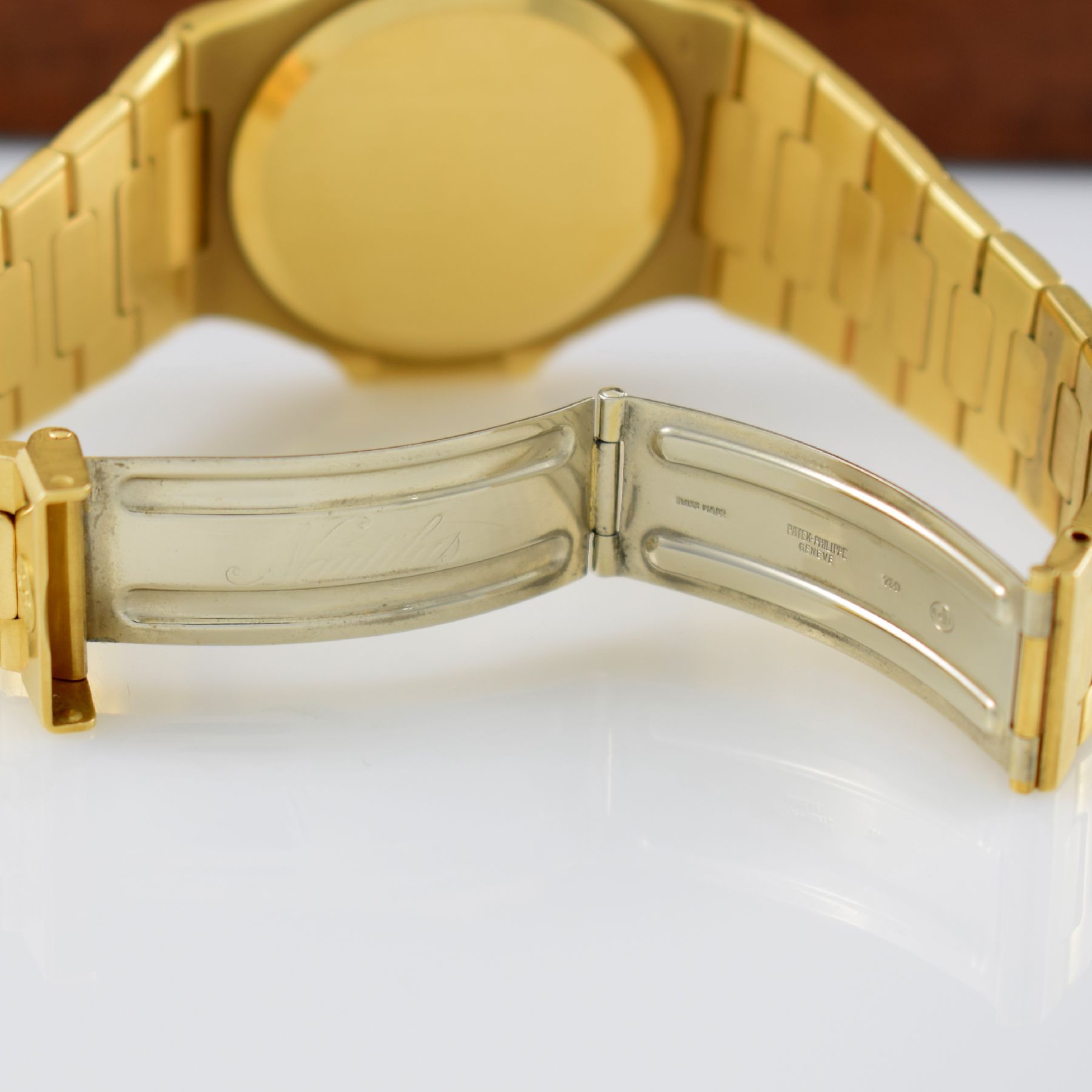 Detail o: PATEK PHILIPPE / GÜBELIN hochfeine & seltene Herrenarmbanduhr "Jumbo" Nautilus Ref. 3700/1 Design von Gerald Genta in GG 750/000 mit ...