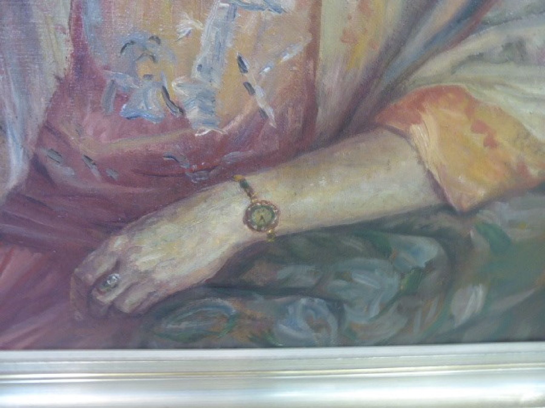 Detail f: Münchener Porträtmaler, 1920/30er Jahre, Dame mit Armbanduhr, hohe Stofflichkeit, transparente Hautdarstellung, Öl/Lwd, 80 x 60 cm, Rahmen: 73 x ...