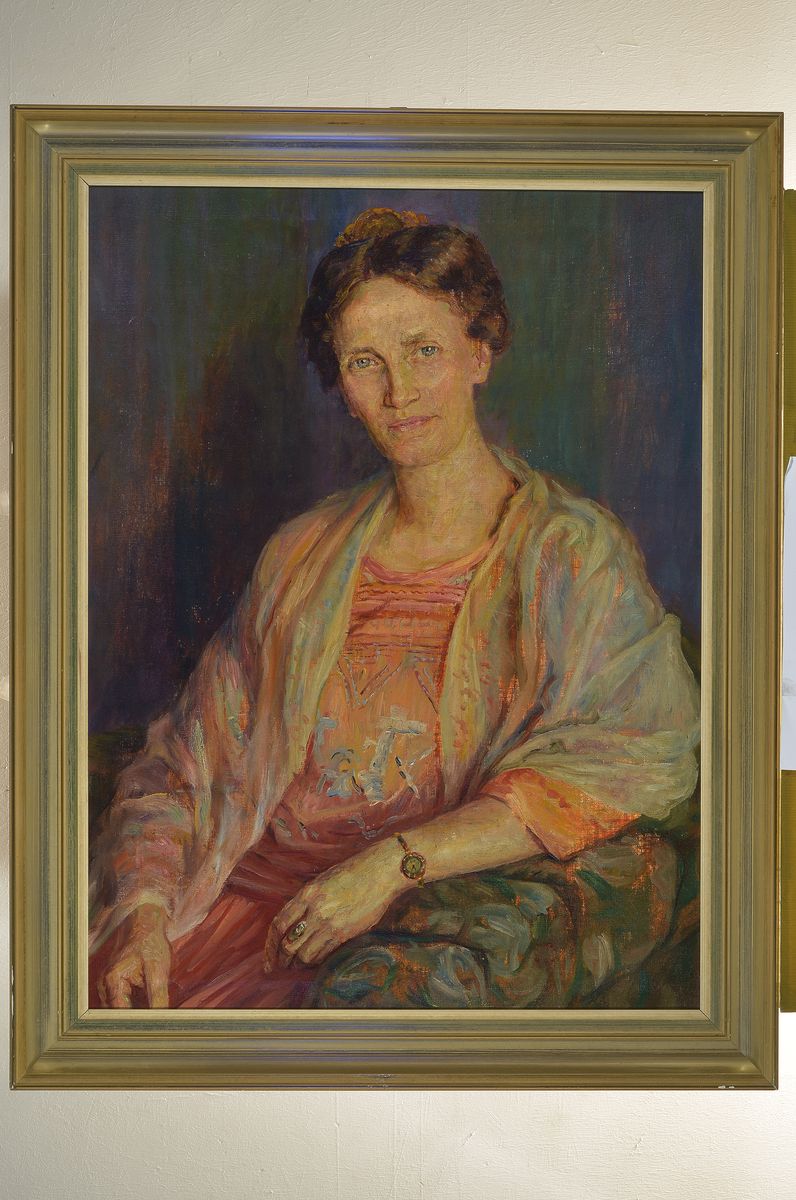 Detail k: Münchener Porträtmaler, 1920/30er Jahre, Dame mit Armbanduhr, hohe Stofflichkeit, transparente Hautdarstellung, Öl/Lwd, 80 x 60 cm, Rahmen: 73 x ...