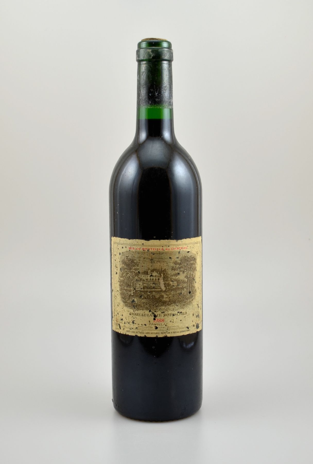 1 Flasche 1988 Chateau Lafite Rothschild, Pauillac, Premier Grand Cru Classe, ca. 75 cl, 12,5 % Vol., Füllstand: into neck, Etikett stärker besch., ...