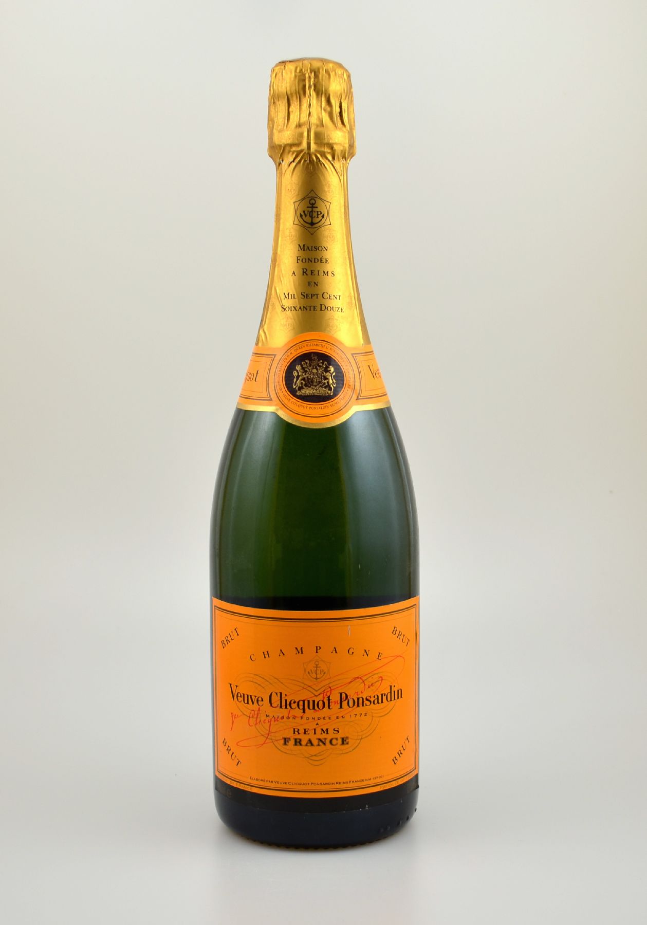 4 Flaschen Champagne Veuve Clicquot Ponsardin , Reims, Brut, je ca. 75 cl, 12 % Vol., Abstände zwischen Flaschenboden und Champagner: ca. 1 cm, gute ...