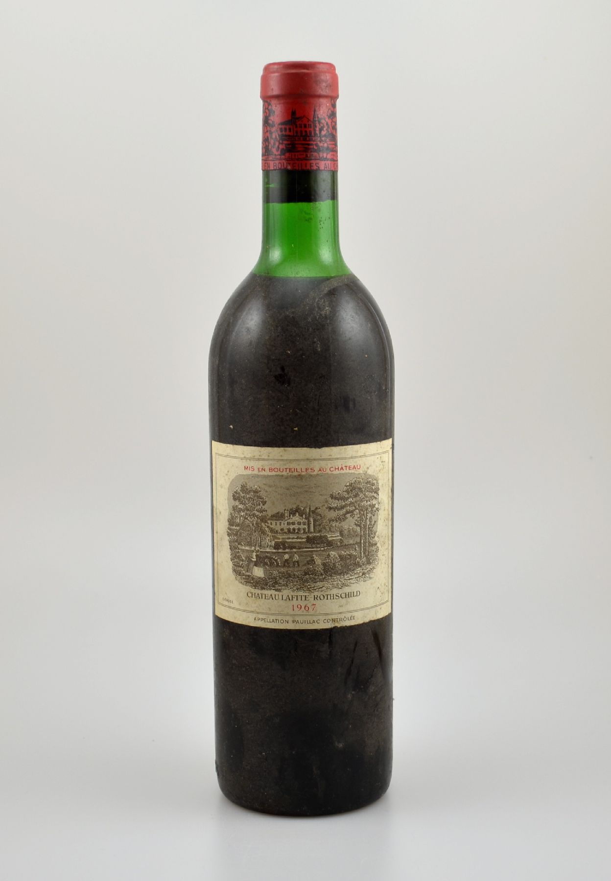 1 Flasche 1967 Chateau Lafite Rothschild, Pauillac, Premier Grand Cru Classe, Füllstand:ca. upper mid shoulder, Etikett beschmutzt, Kapsel min. ...