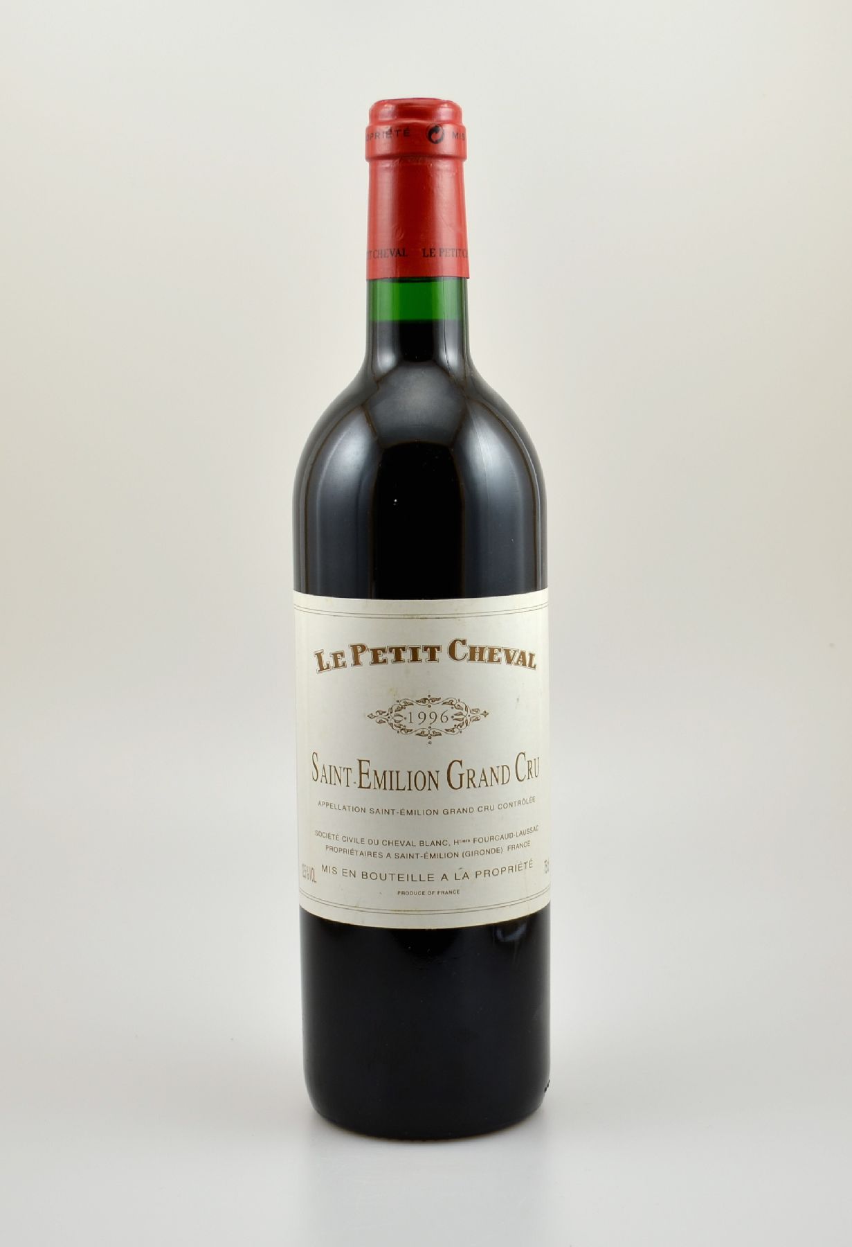 1 Flasche 1996 Le Petit Cheval, Saint-Emilion Grand Cru, 2. Wein von Chateau Cheval Blanc, ca. 75 cl, 12,5 % Vol., Füllstand: ca. into neck, sehr ...