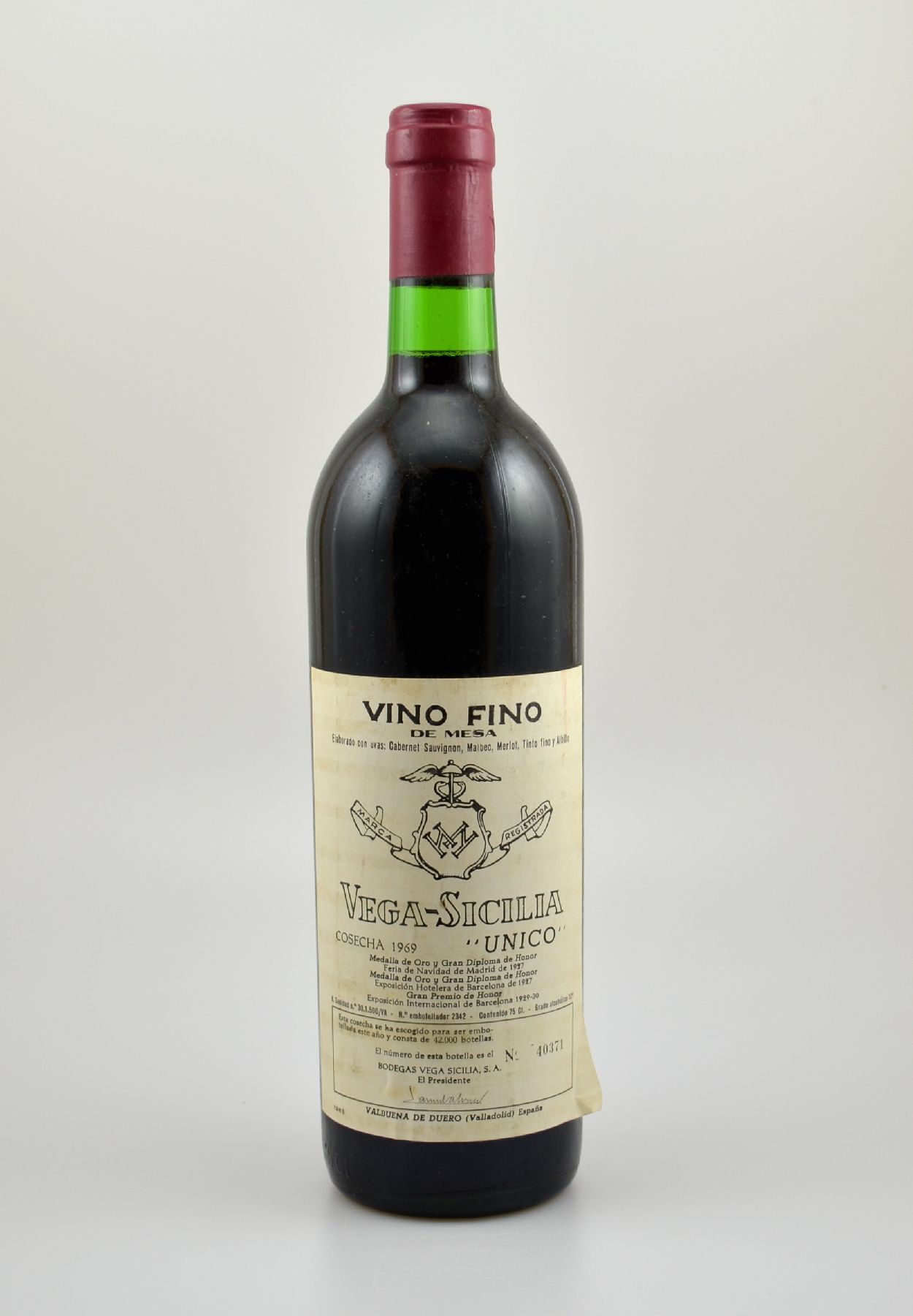 1 Flasche 1969 Vega Sicilia Unico, Valbuena de Duero, Füllstand: ca. into neck, guter Erhaltungszustand, unverkostet, Bewertung: Tom Cannavan 96/100 ...