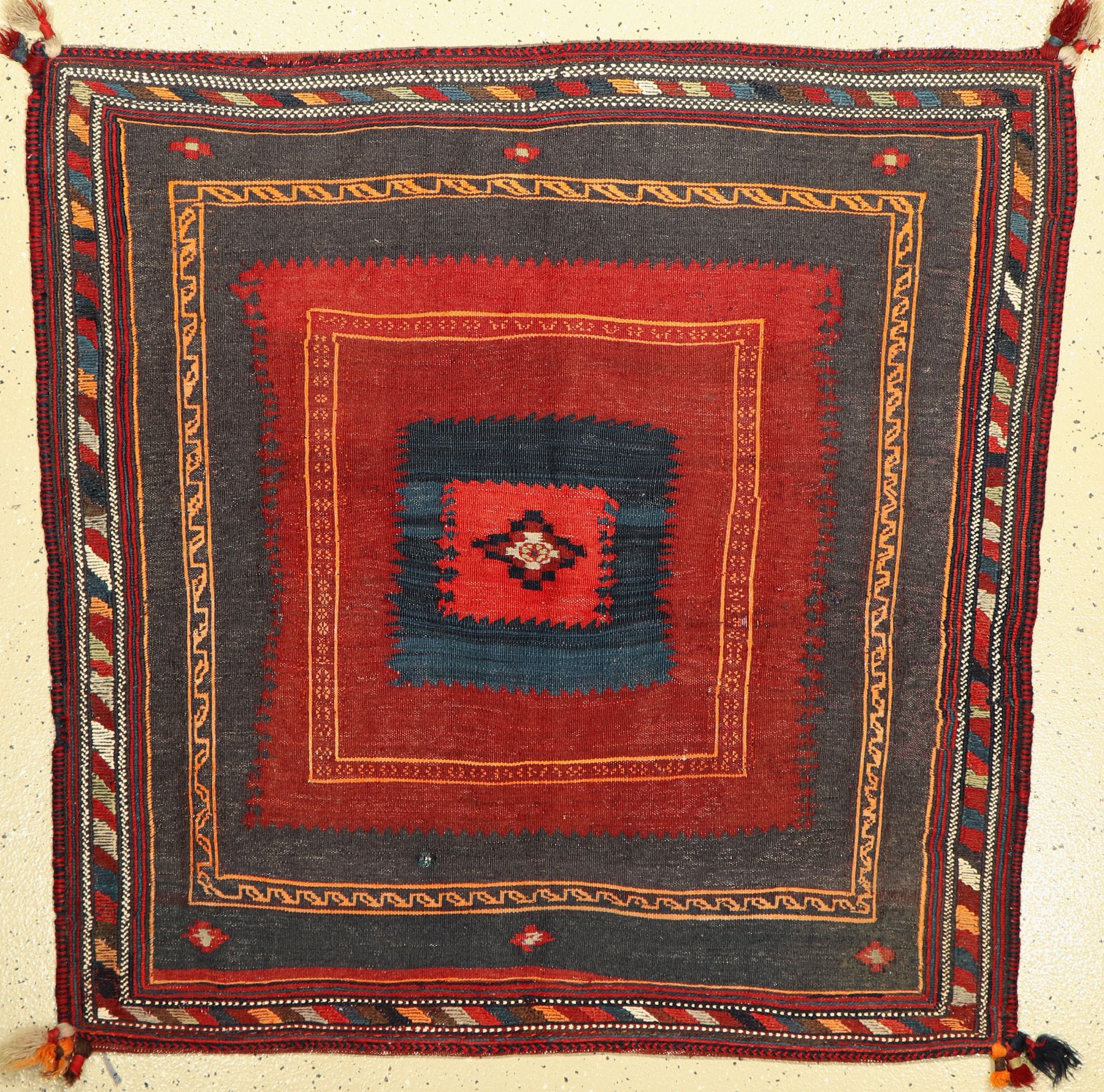 Ru-Korsi alt, Südpersien, um 1940/1950, Wolle auf Baumwolle, ca. 122 x 127 cm, EHZ: 3