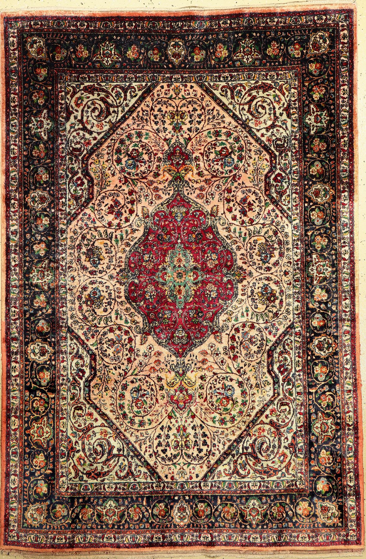 Seiden Täbriz alt (Signiert), Persien, ca. 60 Jahre, reine Naturseide, ca. 210 x 140 cm, EHZ: 2-3