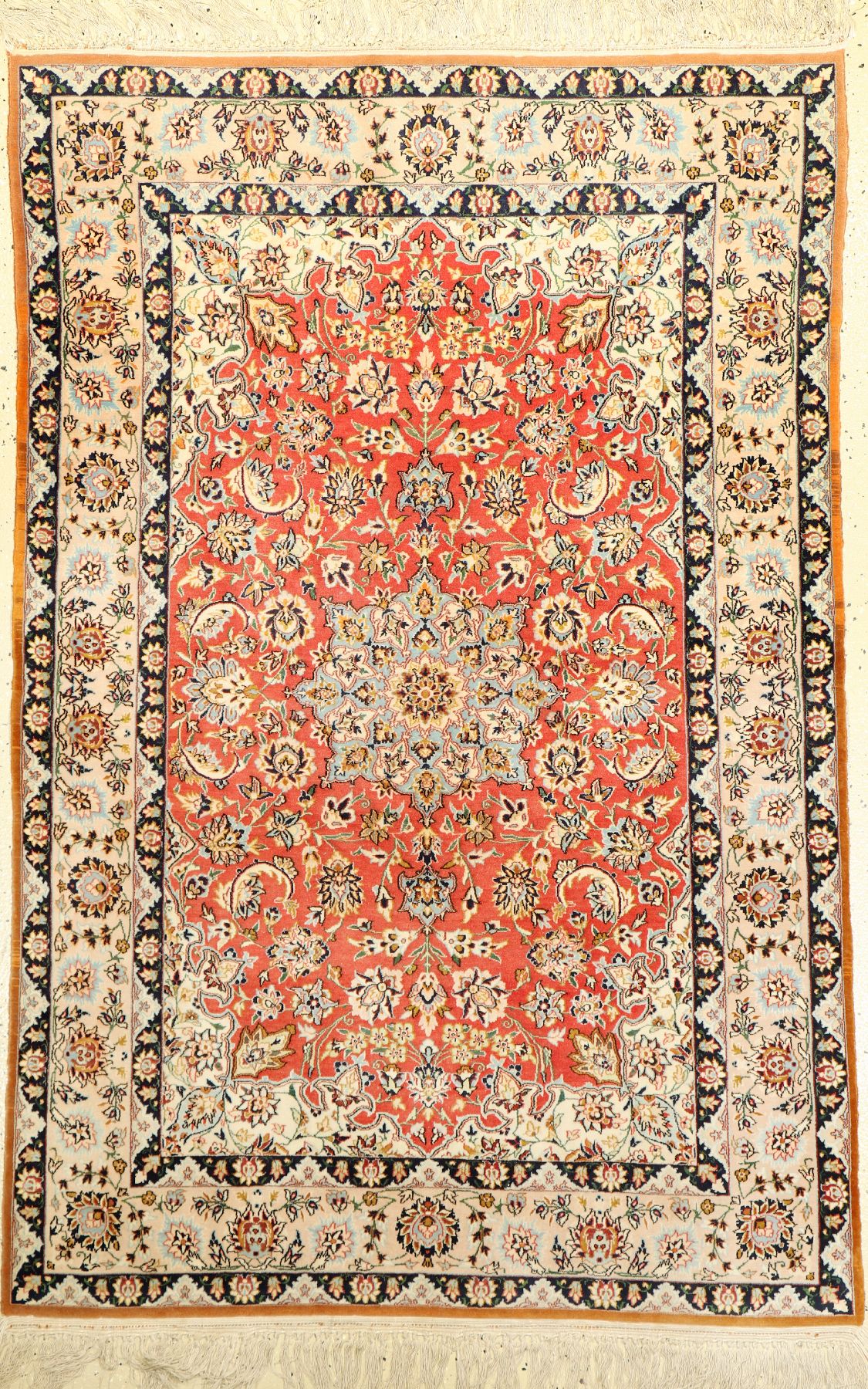 Esfahan fein, Persien, ca. 30 Jahre, Korkwolle auf Seide, ca. 163 x 107 cm, EHZ: 2-3