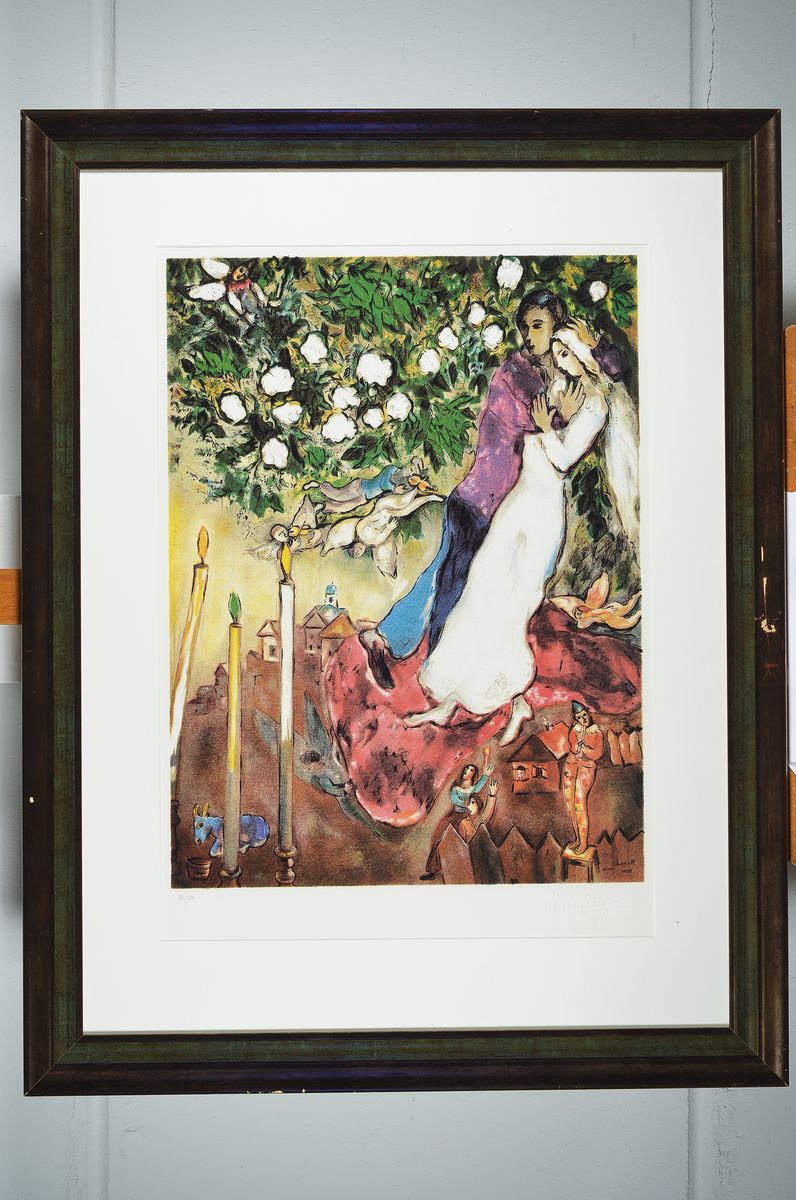 Detail k: Marc Chagall, 1887-1985, Die drei Kerzen, limitierte posthume Chromo-Lithographie nach einer Arbeit von 1939, num. 35/450, Namenszug als Prägedruck ...
