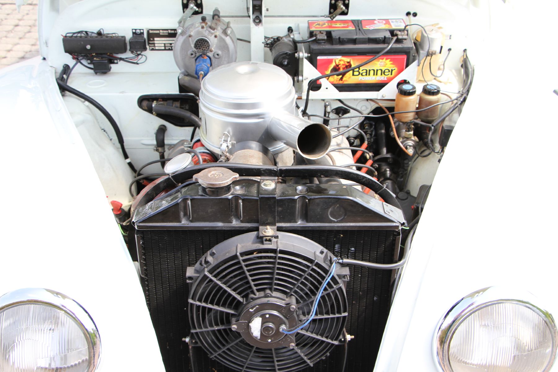Detail h: BMW 501-8, sog. Barockengel, Fahrgestellnummer: 55432, EZ 28.08.1958, Laufleistung abgelesen 9713 km, 70kW/95 PS, Sitze mit grauen Lederbezügen von ...