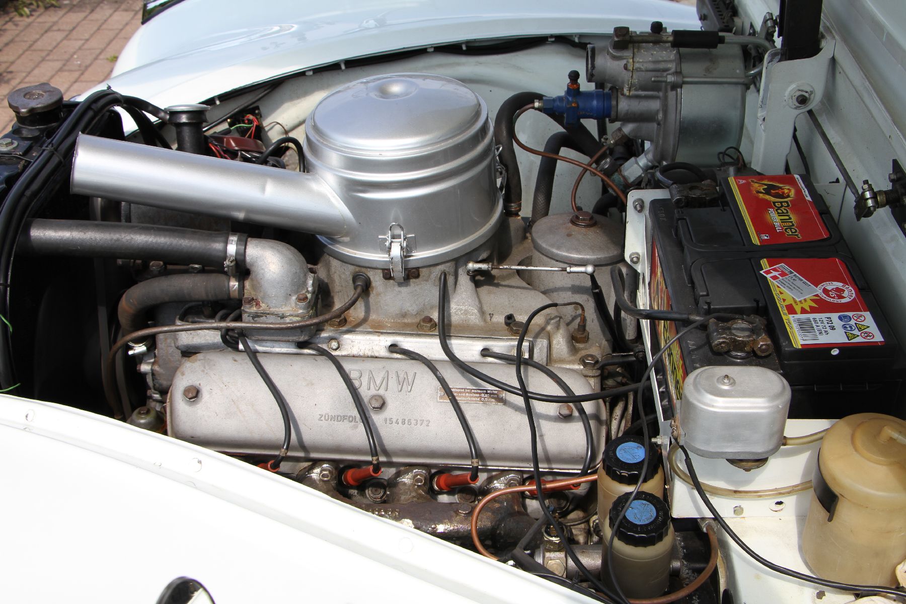 Detail i: BMW 501-8, sog. Barockengel, Fahrgestellnummer: 55432, EZ 28.08.1958, Laufleistung abgelesen 9713 km, 70kW/95 PS, Sitze mit grauen Lederbezügen von ...