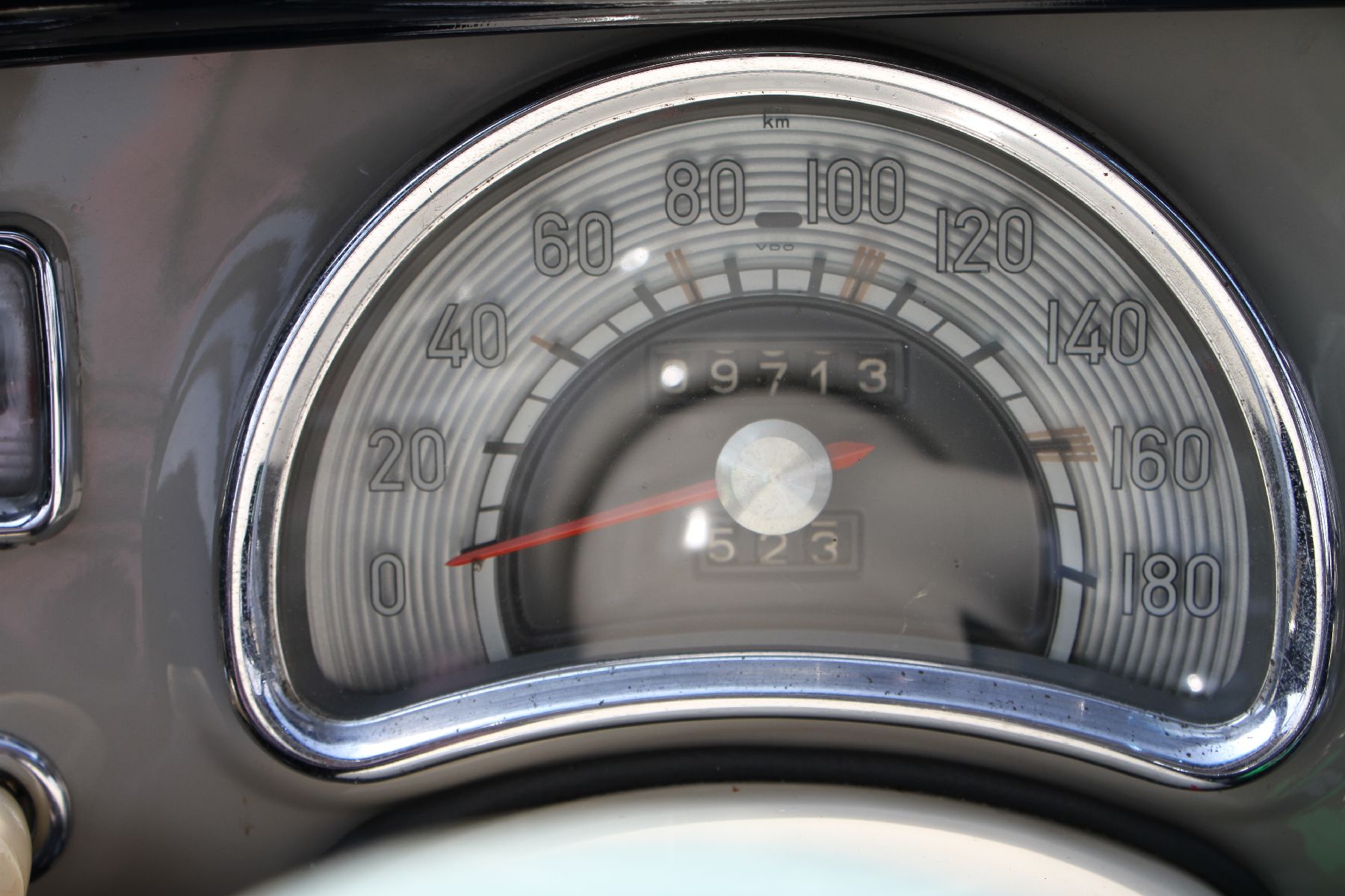 Detail m: BMW 501-8, sog. Barockengel, Fahrgestellnummer: 55432, EZ 28.08.1958, Laufleistung abgelesen 9713 km, 70kW/95 PS, Sitze mit grauen Lederbezügen von ...