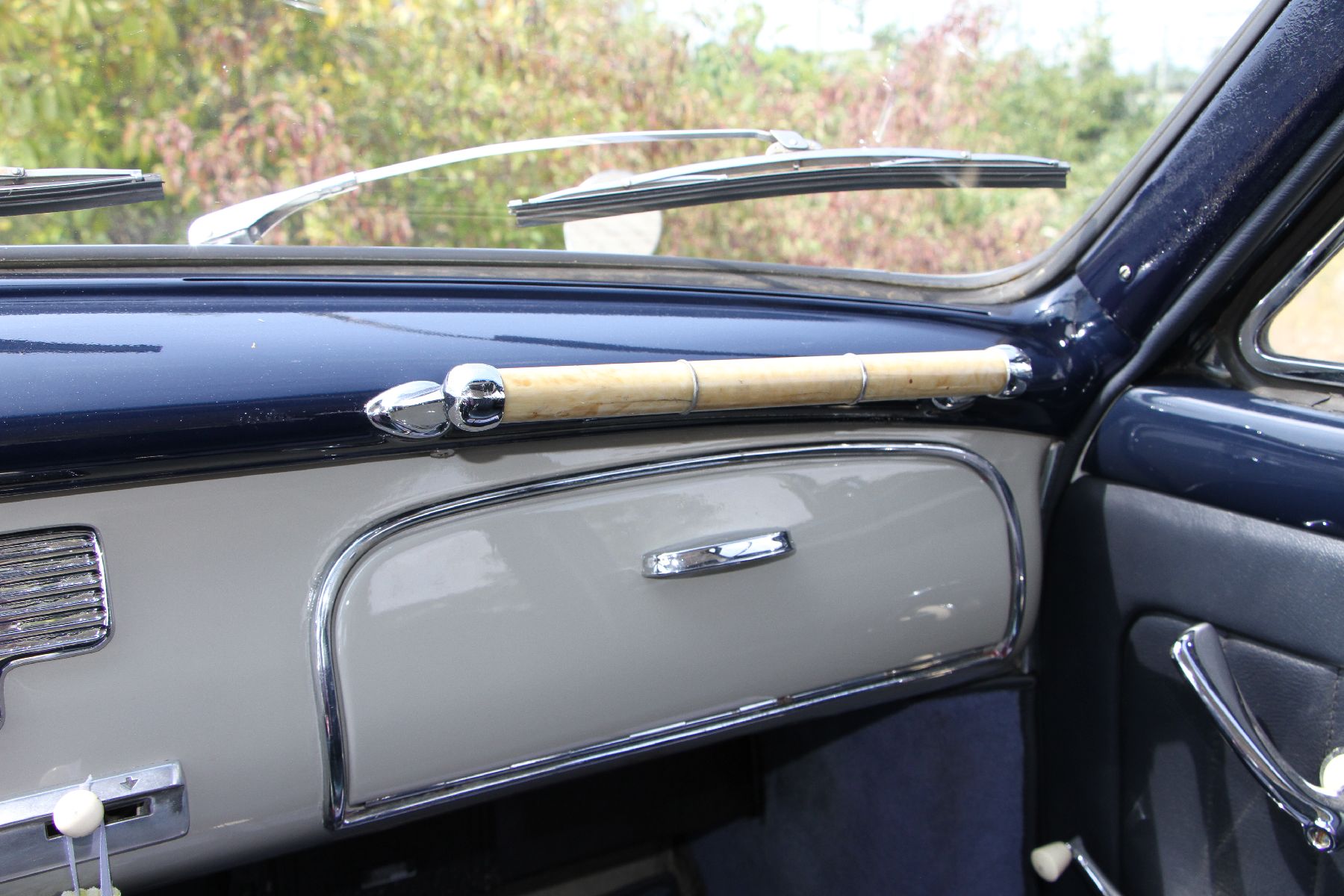 Detail p: BMW 501-8, sog. Barockengel, Fahrgestellnummer: 55432, EZ 28.08.1958, Laufleistung abgelesen 9713 km, 70kW/95 PS, Sitze mit grauen Lederbezügen von ...