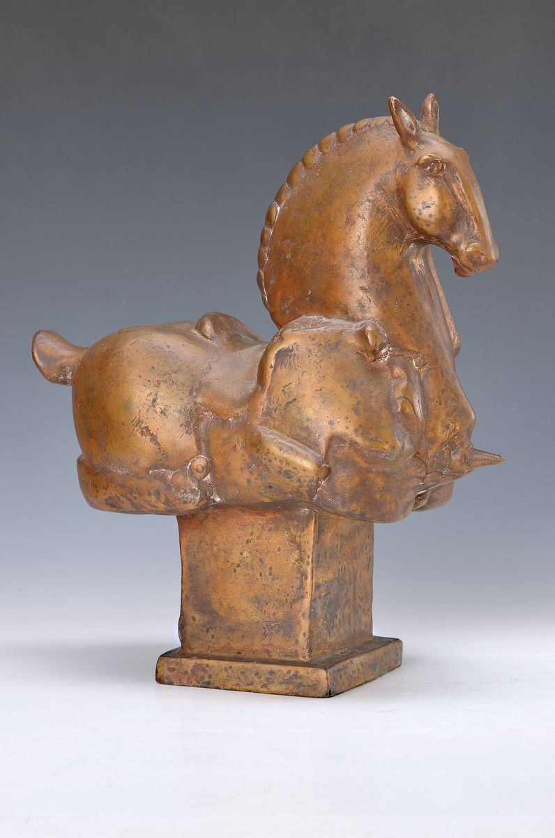 Gernot Rumpf, geb. 1941 Kaiserslautern, Pferd in Rüstung, Bronzeguß, signiert und num. 6/25, signiert und dat. 1987, ca. 34 x 30 cm