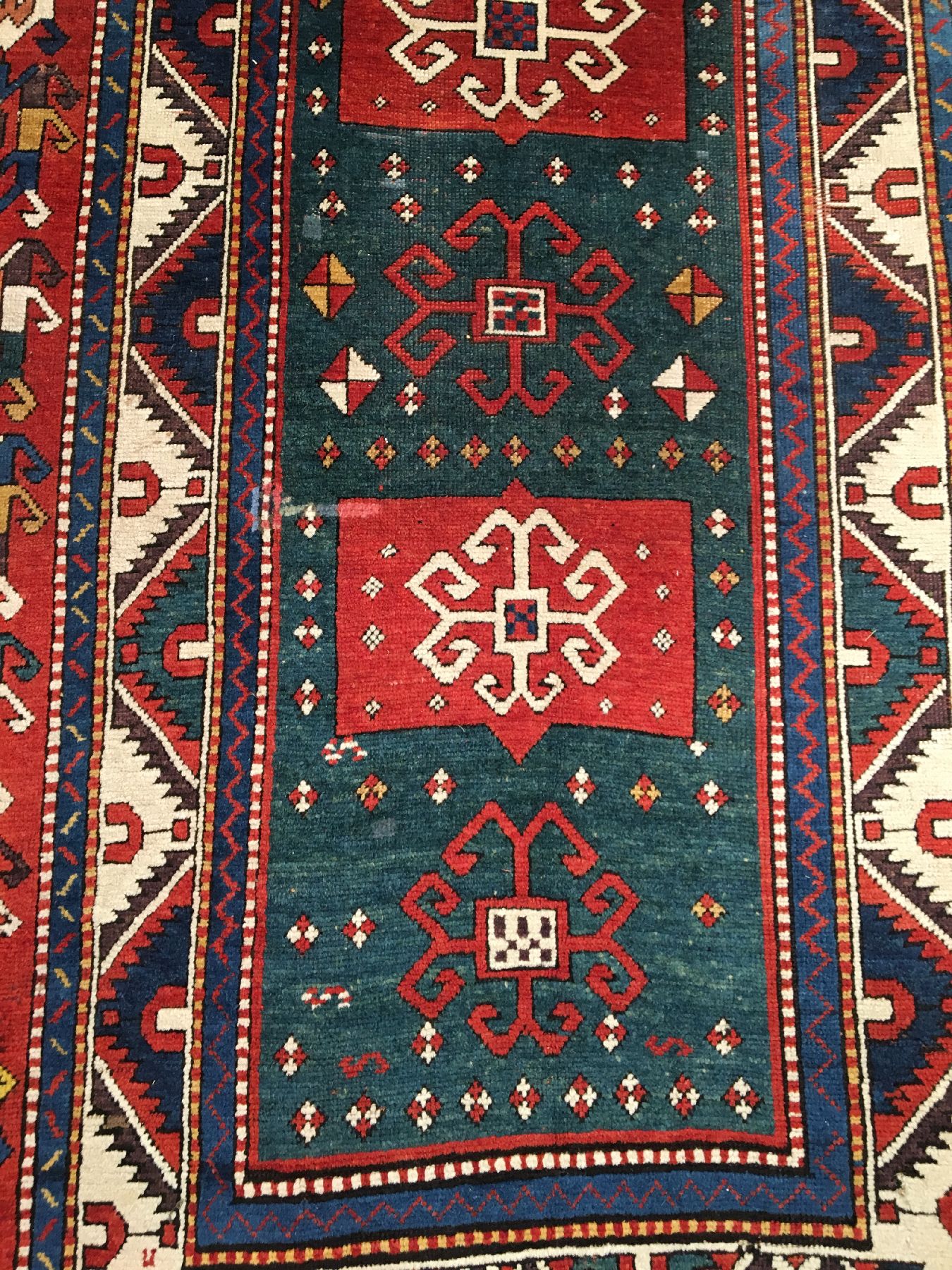 Detail c: Seltener großer grüner Fachralo Kasak "Kelley" antik, Südwestkaukasus, 19.Jhd., Wolle geknüpft auf Wolle. Sehr seltener Fachralo Kasak ...