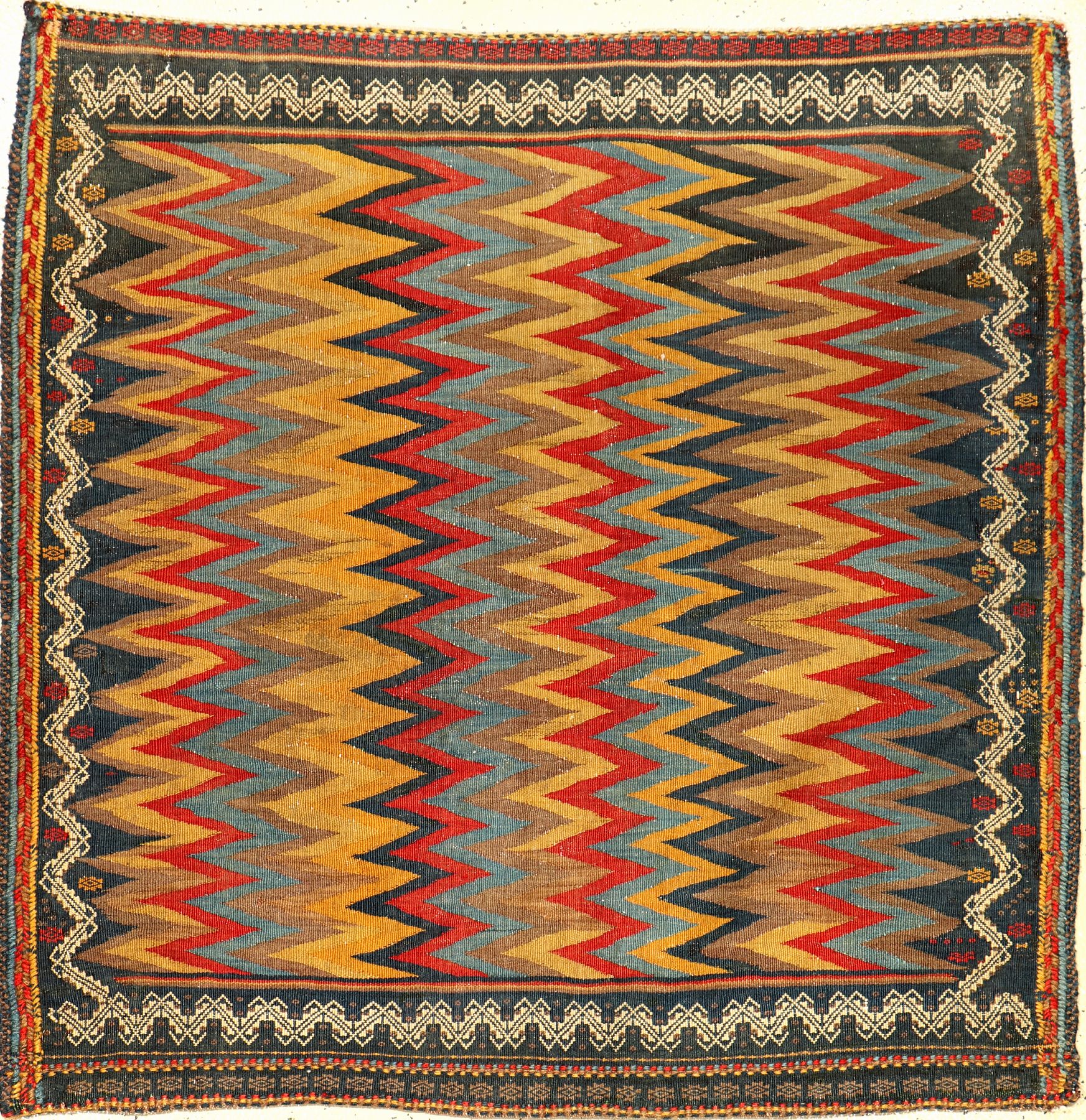 Ru-Korsi alt, Südpersien, um 1930, Wolle auf Baumwolle, ca. 112 x 111 cm, EHZ: 2-3