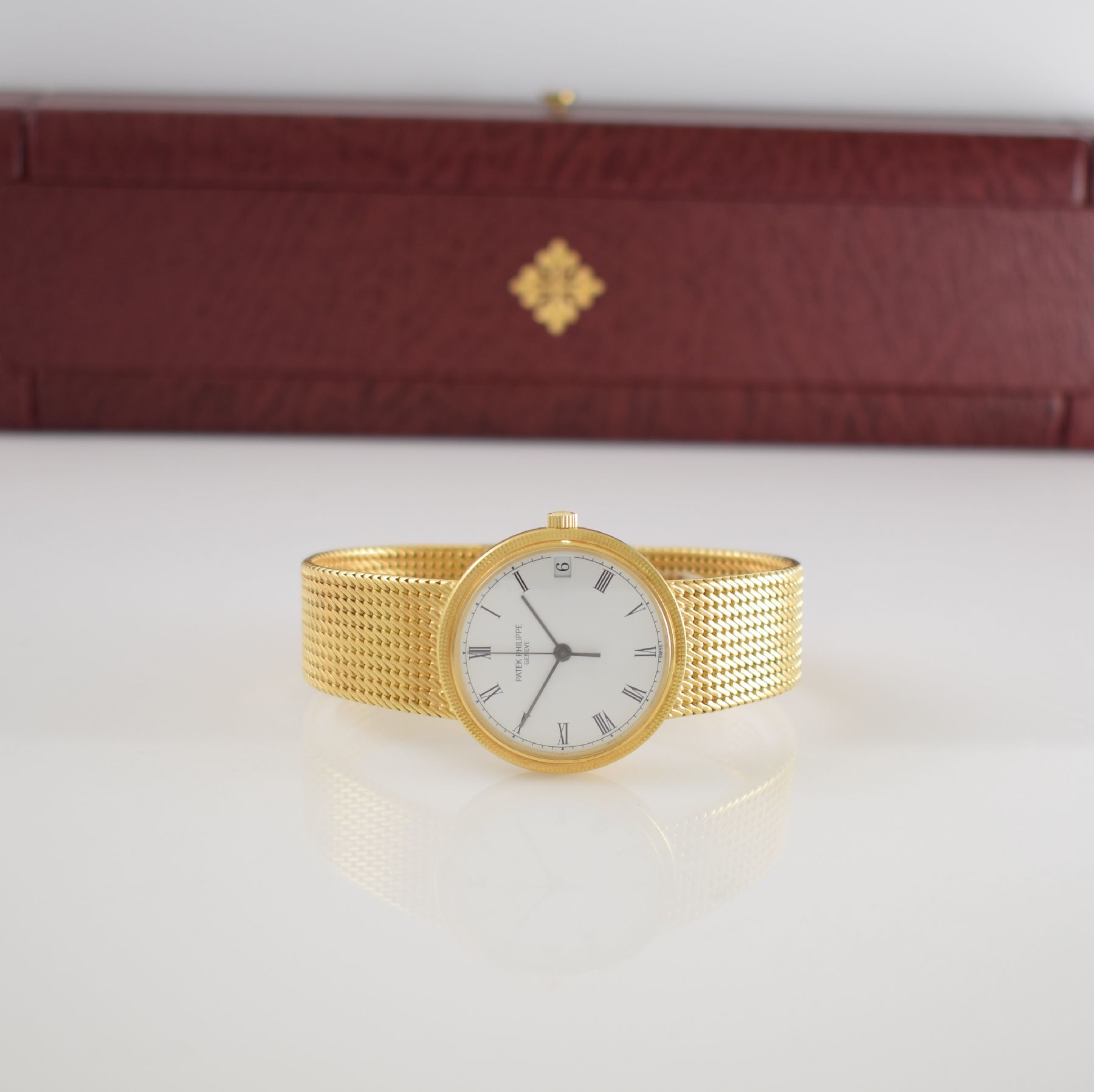 Detail a: PATEK PHILIPPE feine Herrengoldbanduhr Modell Calatrava Ref. 3802/205, Schweiz um 2000, Automatik, GG 750/000, Boden aufgedr., Lün. im ...