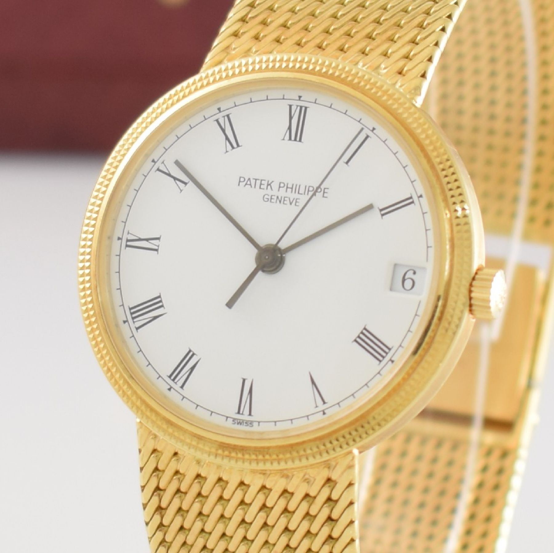 Detail d: PATEK PHILIPPE feine Herrengoldbanduhr Modell Calatrava Ref. 3802/205, Schweiz um 2000, Automatik, GG 750/000, Boden aufgedr., Lün. im ...