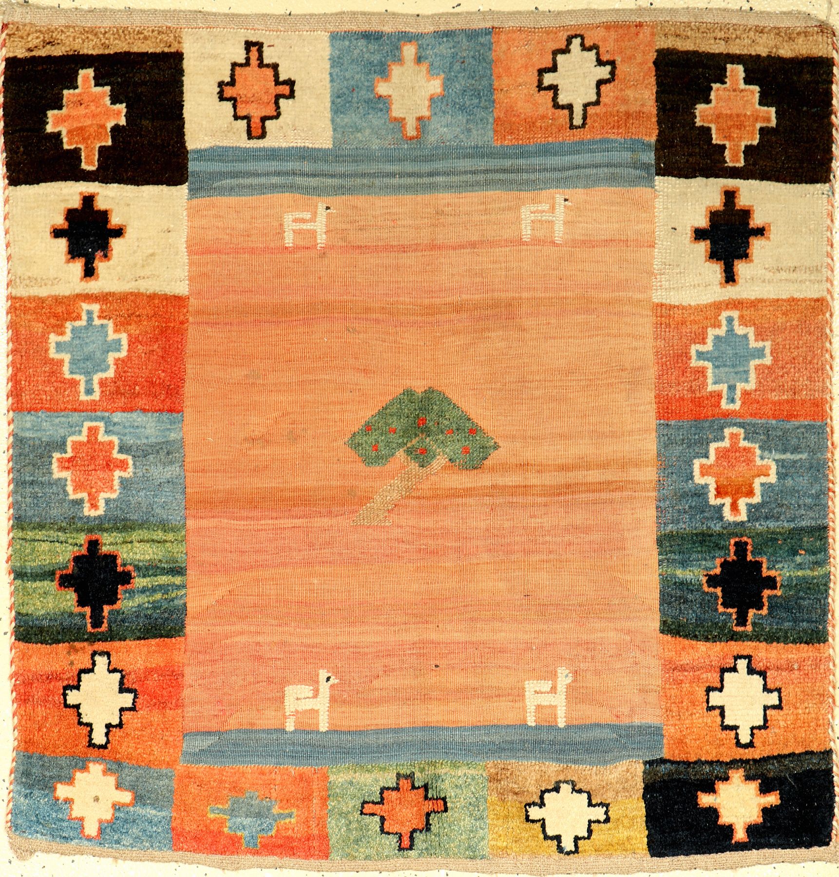 Gabbeh Sofreh, Persien, ca. 30 Jahre, Wolleauf Wolle, ca. 110 x 117 cm, EHZ: 2-3