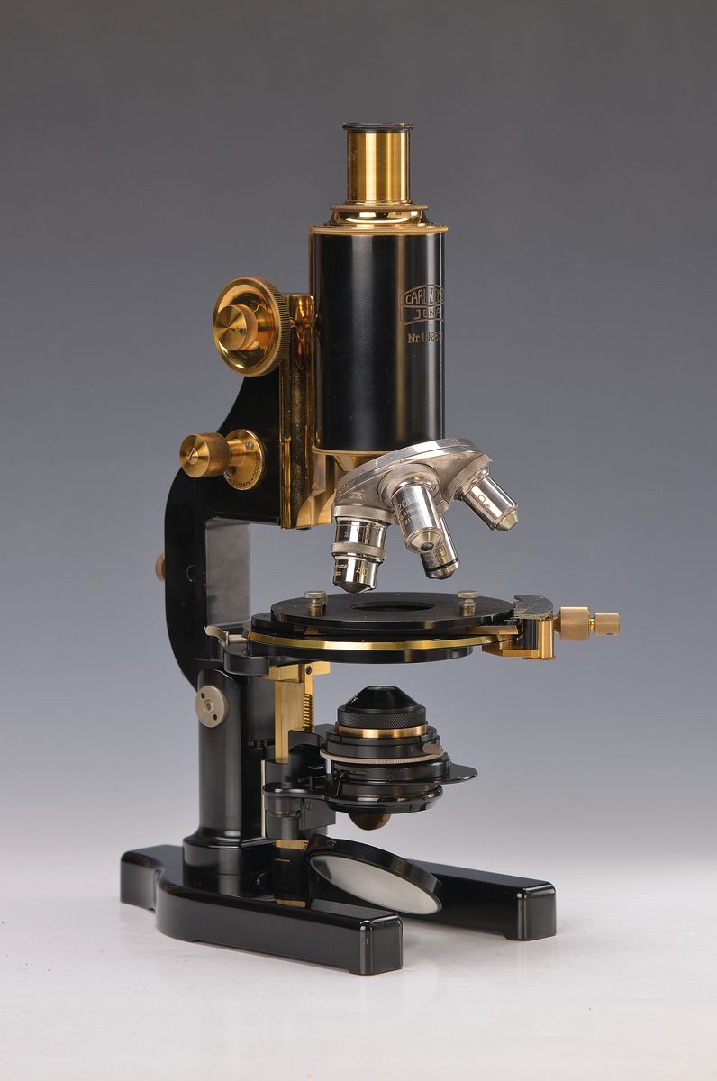 Mikroskop, Carl Zeiss, Jena, num. 102671, Anfang 20. Jh., im orig. Kasten, mit Zubehör, leichte Gebrauchsspuren, H. ca. 33 cm
