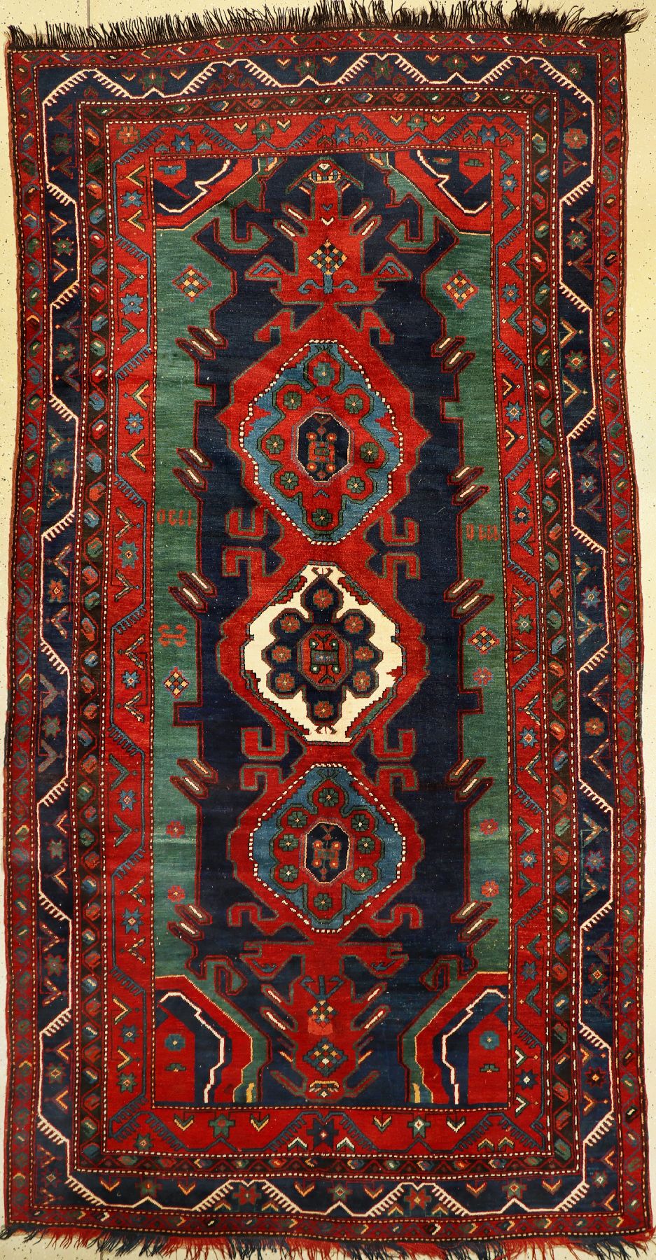 Großer Armenischer Kasak alt, Kaukasus, um 1930 datiert, Wolle auf Wolle, ca. 342 x 173 cm, seltenes Format, dekorativ, EHZ: 2-3, selten