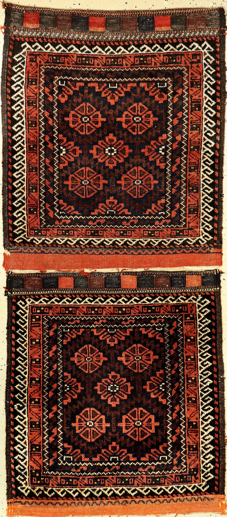 1 Paar Belutsch Taschefront, alt, Persien, um 1930, Wolle auf Wolle, ca. 74 x 64 70x60 cm, EHZ: 2-3. Sammelwürdig