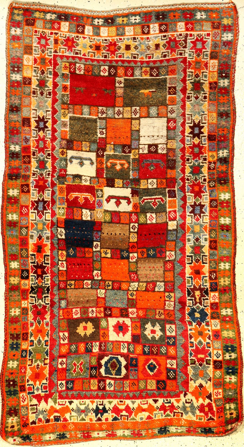 Gabbeh alt, Persien, um 1940, Wolle auf Wolle, ca. 170 x 93 cm, EHZ: 3. Selten, dekorativ.