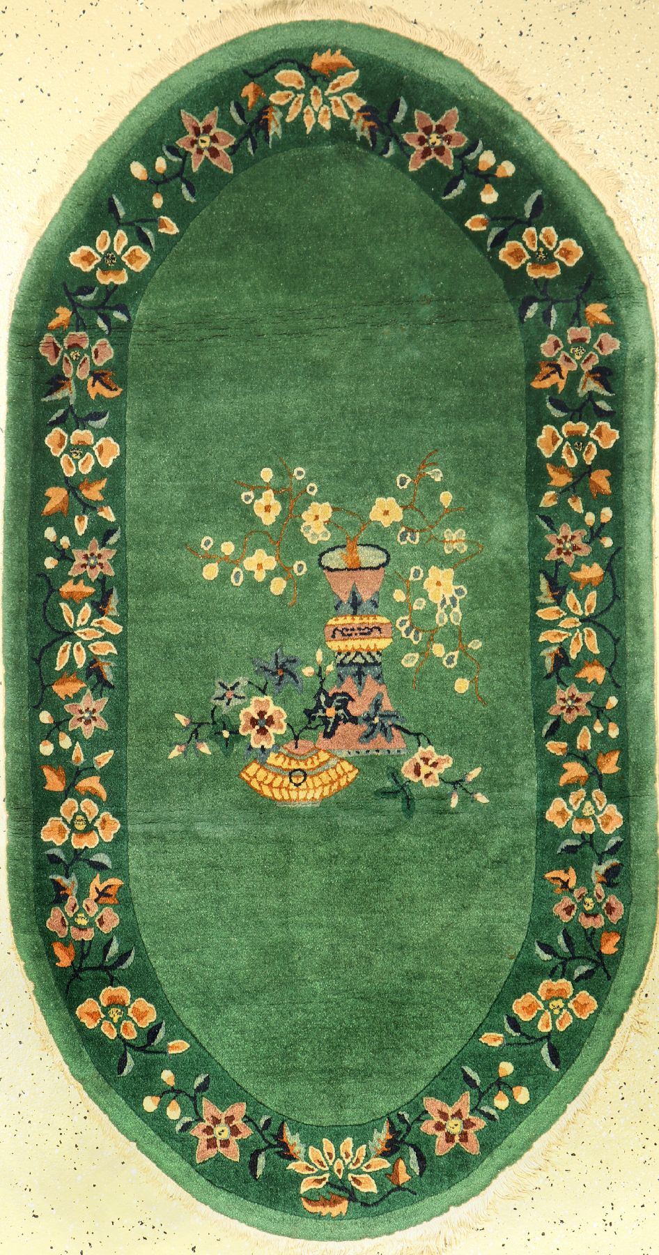 Grüner Peking alt (Oval), China, um 1950, Wolle auf Baumwolle, ca. 175 x 95 cm, dekorativ, seltene Farbe, EHZ: 2