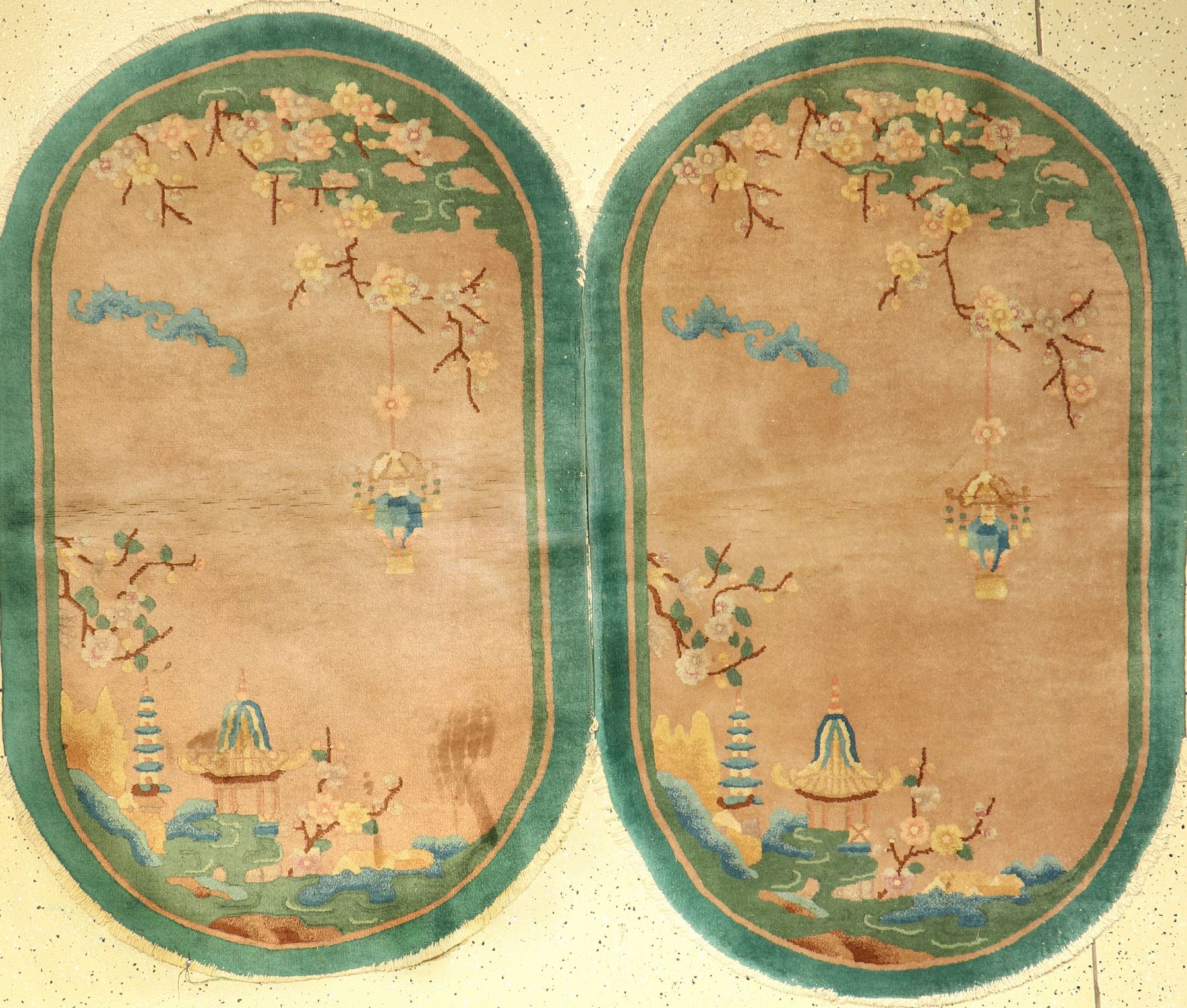 1 Paar Peking alt (Oval), China, um 1940, Wolle auf Baumwolle, ca. 192 x 94 cm, EHZ: 2-3