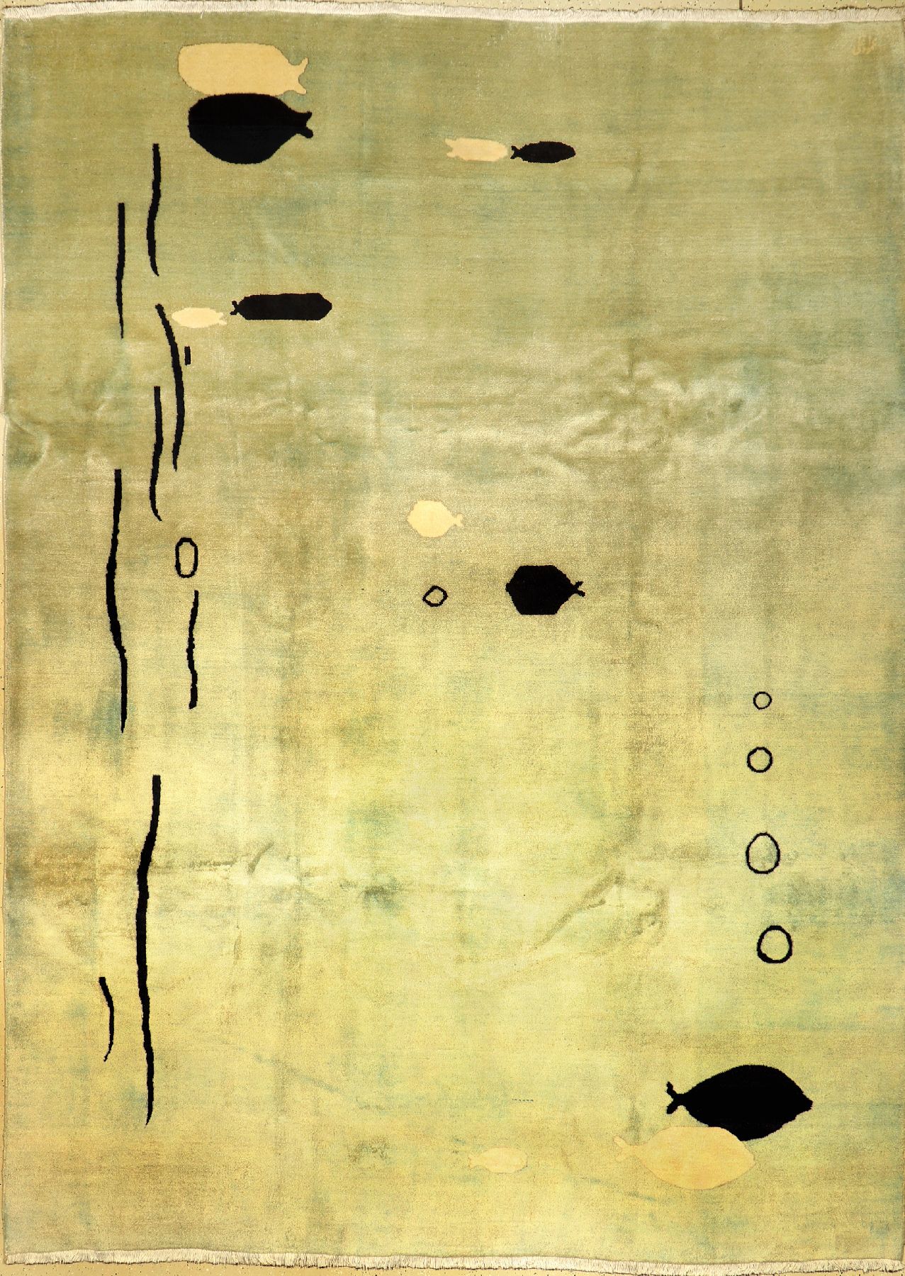 Seltener Mesched "Amoghli" (Fisch Muster) "Signiert", Persien, ca. 40 Jahre, Wolle auf Baumwolle, ca. 346 x 254 cm, seltenes ...