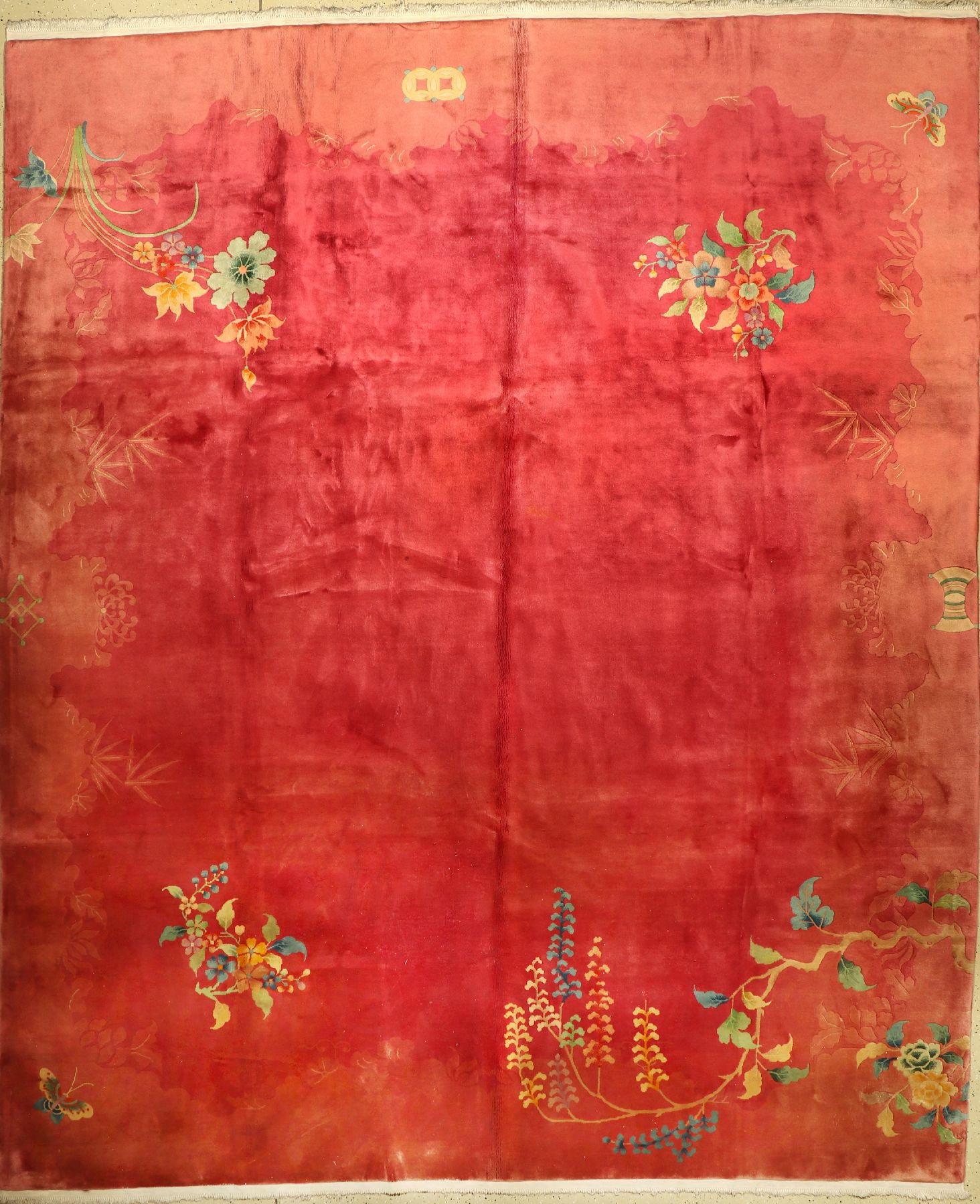 Peking alt, China, um 1940, Korkwolle, ca. 377 x 311 cm, dekorativ, seltenes Design, EHZ:2-3 (Flecken)