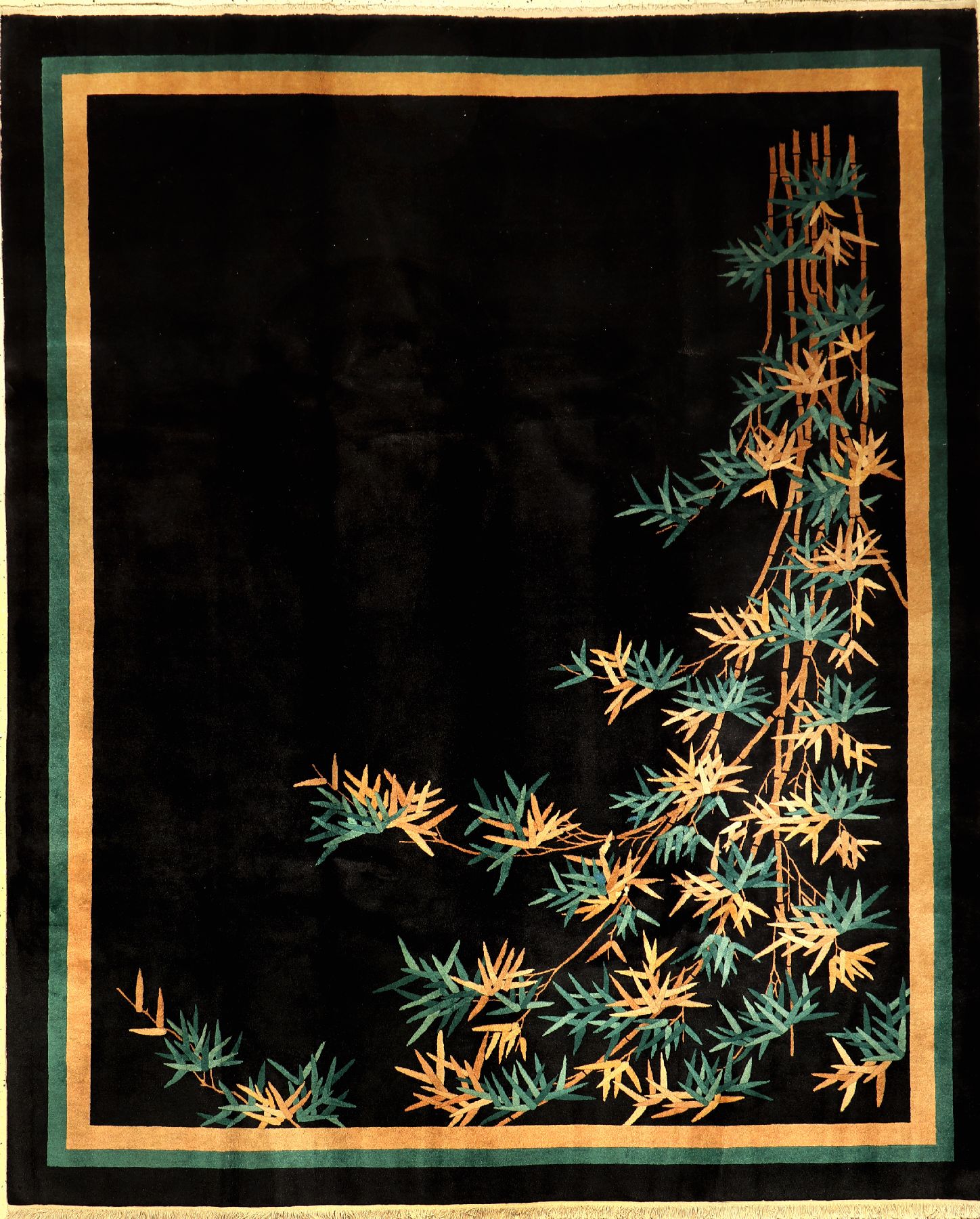 Peking alt, China, ca. 50 Jahre, Wolle auf Baumwolle, ca. 298 x 245 cm, seltenes Bambus Design, schwarzer Grund, EHZ: 2-3
