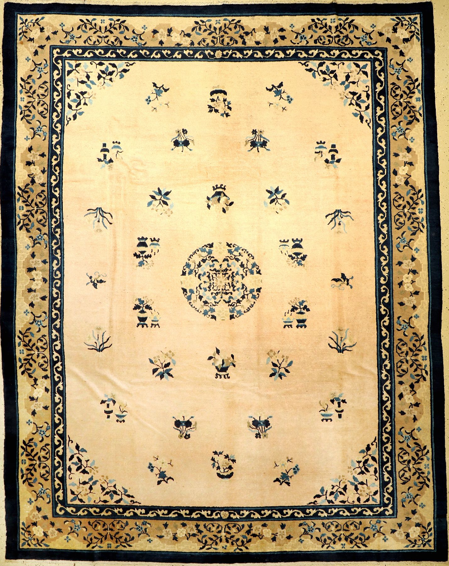 Peking antik, China, um 1890, Wolle auf Baumwolle, ca. 350 x 274 cm, edel und dekorativ, EHZ: 3