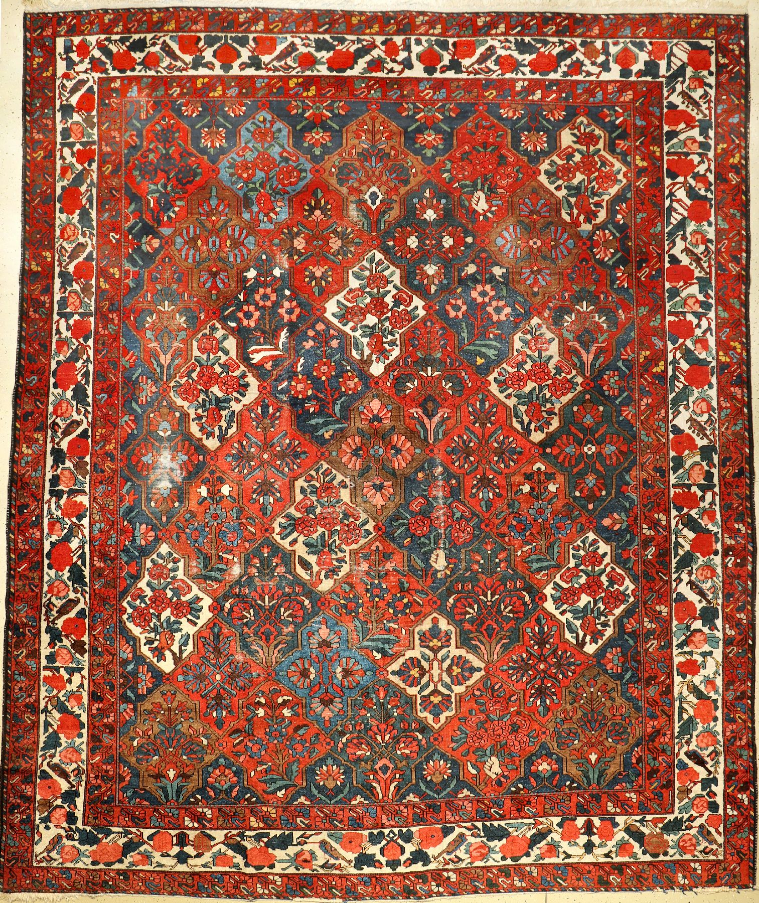 Bachtiar alt, Persien, um 1930, Wolle auf Baumwolle, ca. 393 x 332 cm, EHZ: 4