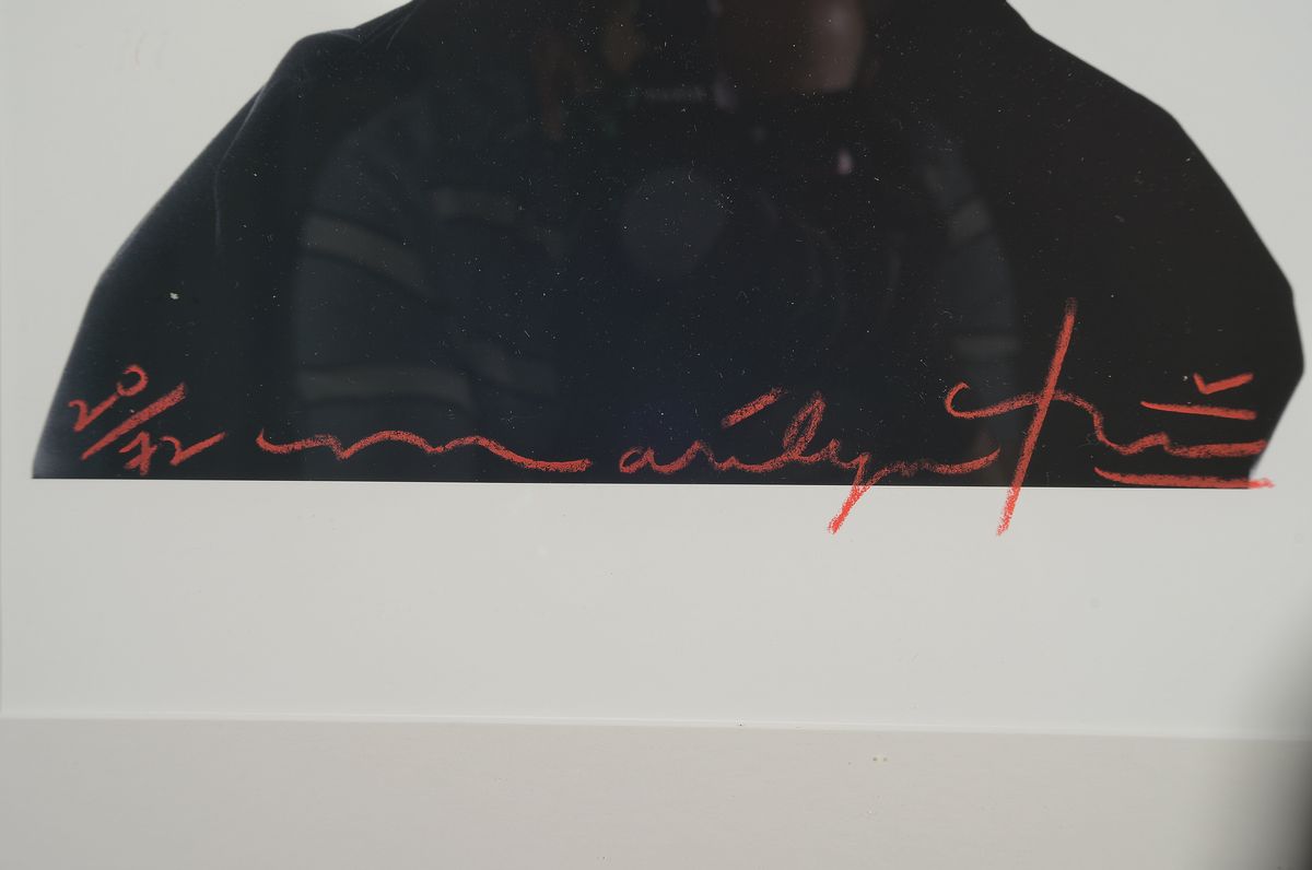 Detail a: Bert Stern, 1929-2013, Marilyn looking at you, Fotografie auf mattem Fotopapier, handsigniert und num. 20/72 auf Vorderseite, rückseitig nochmals ...