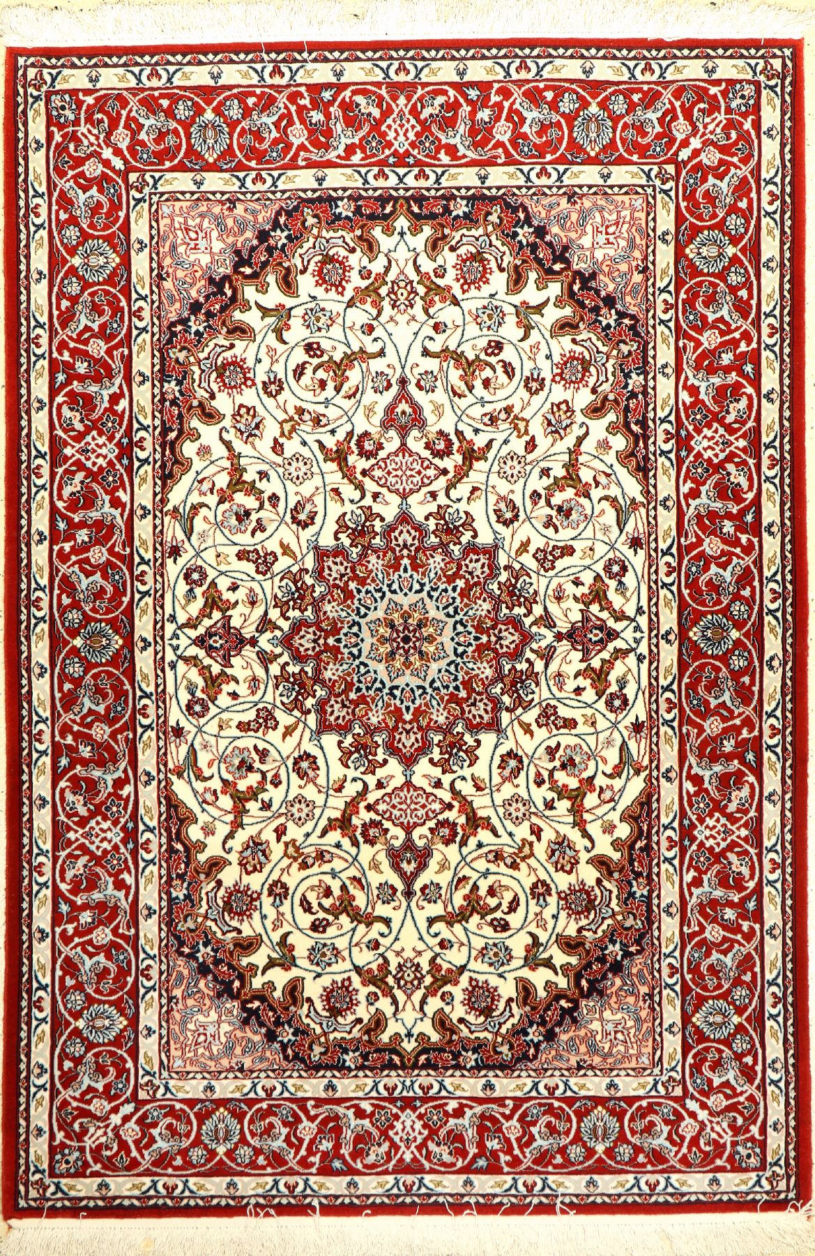 Feiner Esfahan, Persien, ca. 20 Jahre alt, Korkwolle mit und auf Seide, ca. 168 x 108 cm, EHZ: 1-2 (fachkundig gereinigt).
