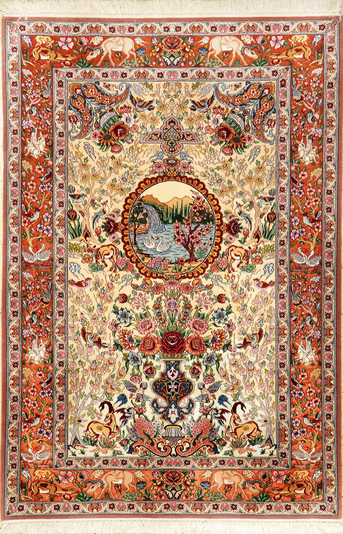 Feiner Seidengrund Esfahan (Paradies Design), Persien, ca. 10 Jahre alt, Korkwolle mit Seidengrund auf Seidenkette, ca. 192 x 132 cm, EHZ: 1-2 ...