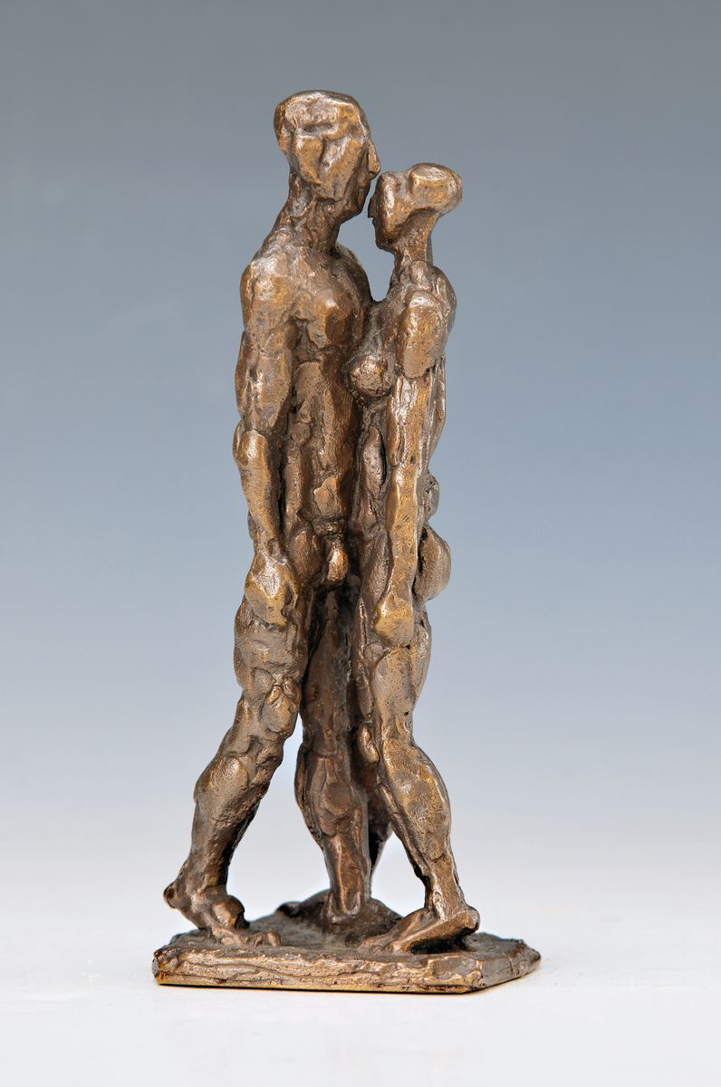 Bronzeskulptur, monogr. K, dat. 1982, num. 48/49, stehendes Paar, Guss A. Zöttl Wien, H. ca. 18cm