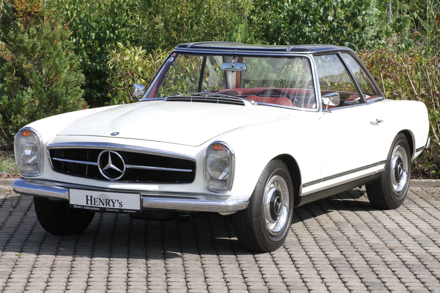 Detail b: Mercedes-Benz 230 SL Pagode, Fahrgestellnummer: 11304210006621, EZ 10/1964, Laufleistung 45.988 km abgelesen, HU 05/2021, H-Zulassung, 110 kW/150 PS, ...