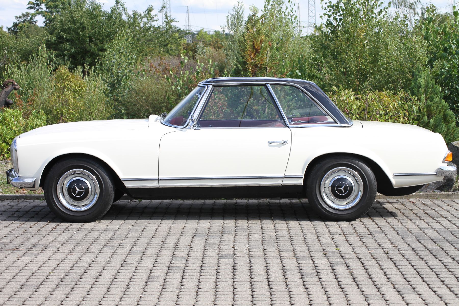 Detail d: Mercedes-Benz 230 SL Pagode, Fahrgestellnummer: 11304210006621, EZ 10/1964, Laufleistung 45.988 km abgelesen, HU 05/2021, H-Zulassung, 110 kW/150 PS, ...