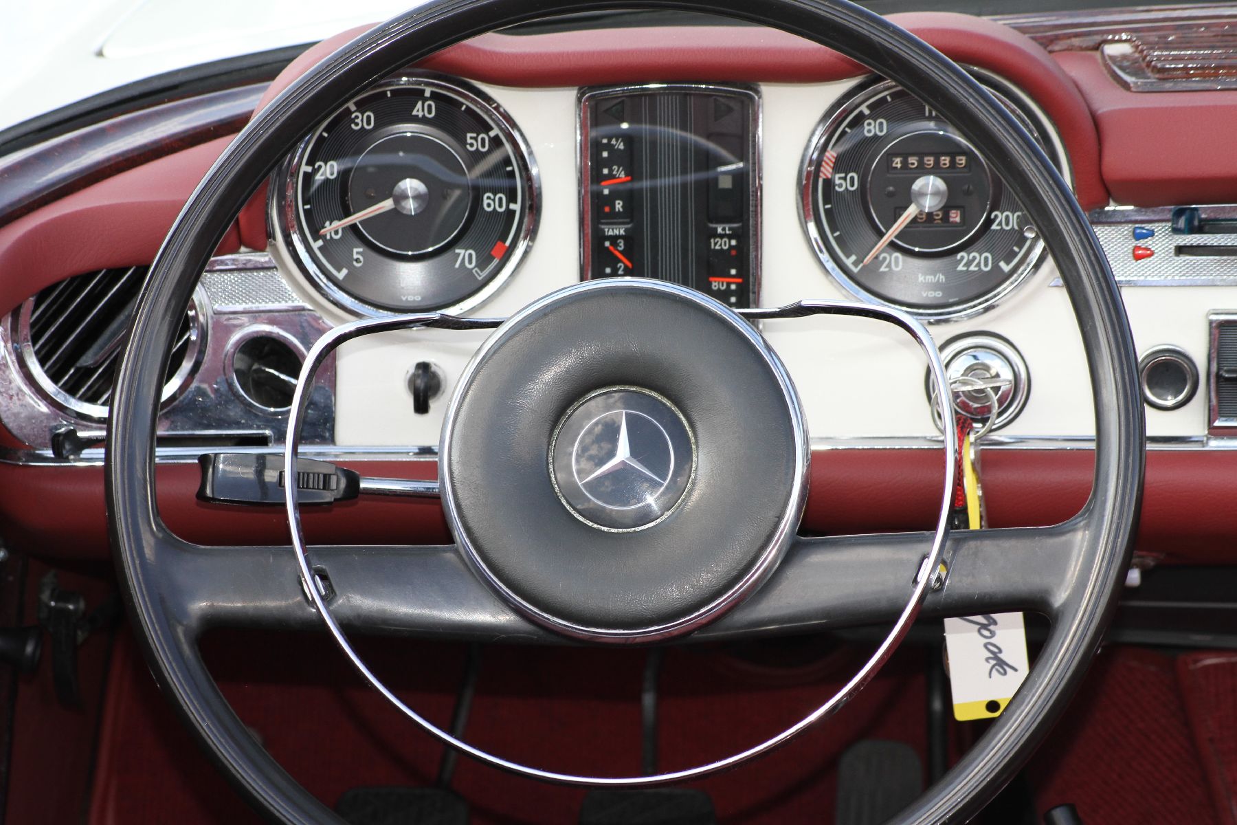 Detail i: Mercedes-Benz 230 SL Pagode, Fahrgestellnummer: 11304210006621, EZ 10/1964, Laufleistung 45.988 km abgelesen, HU 05/2021, H-Zulassung, 110 kW/150 PS, ...